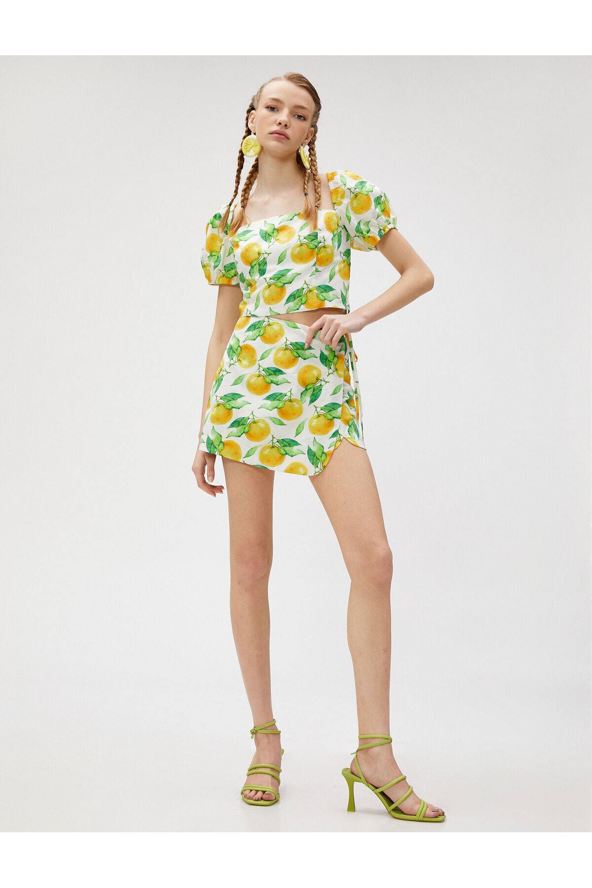 بلوز کوتاه آستین بادکنکی یقه مربعی چاپ شده نخی