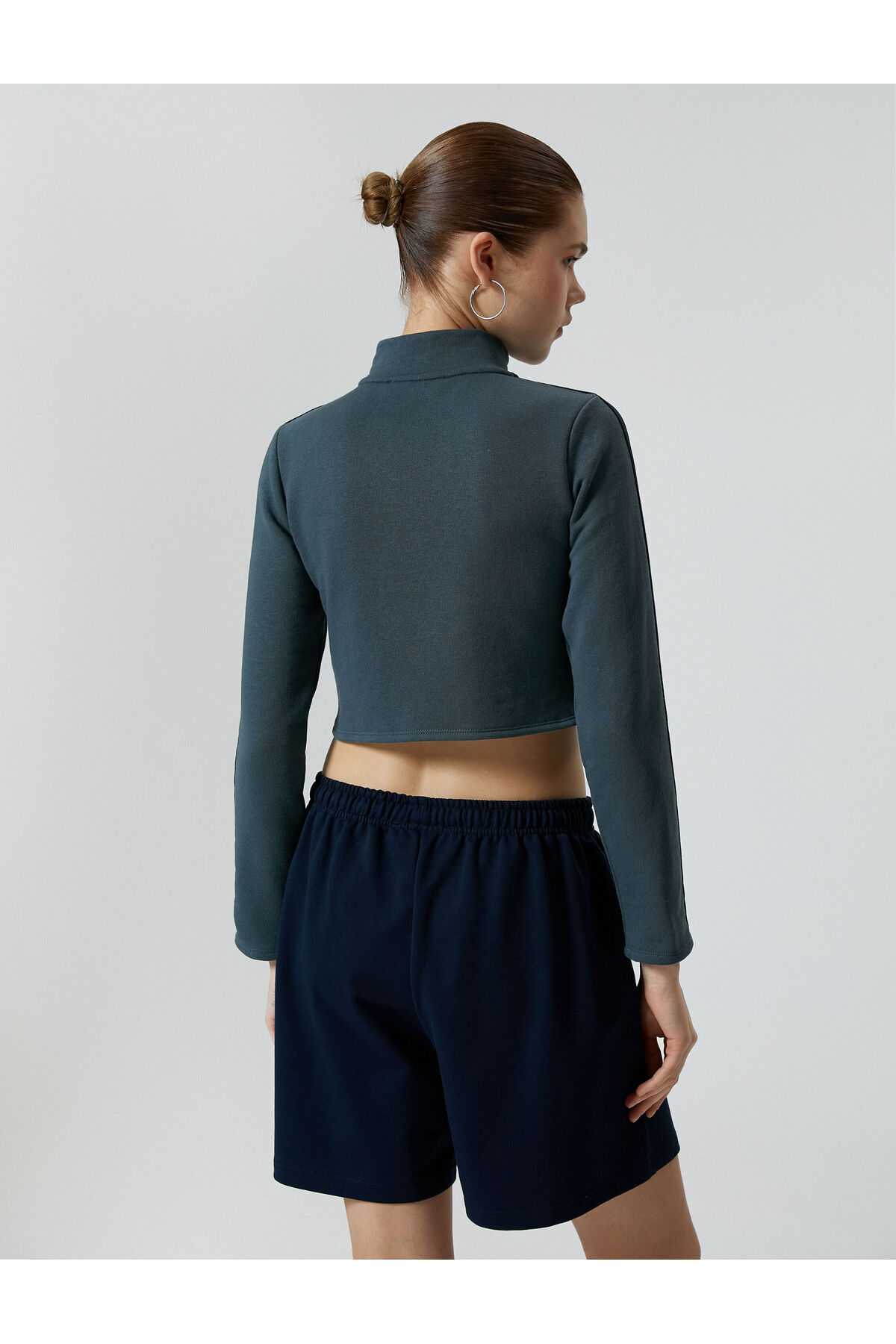 سویشرت کالج کراپ یقه پایه زیپ دار چاپ شده