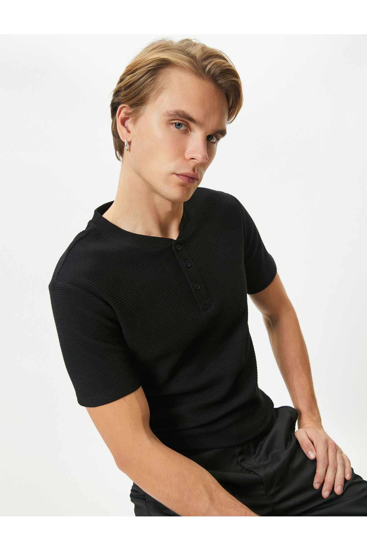 تیشرت پایه یقه گرد-آستین کوتاه نخی بافت دار