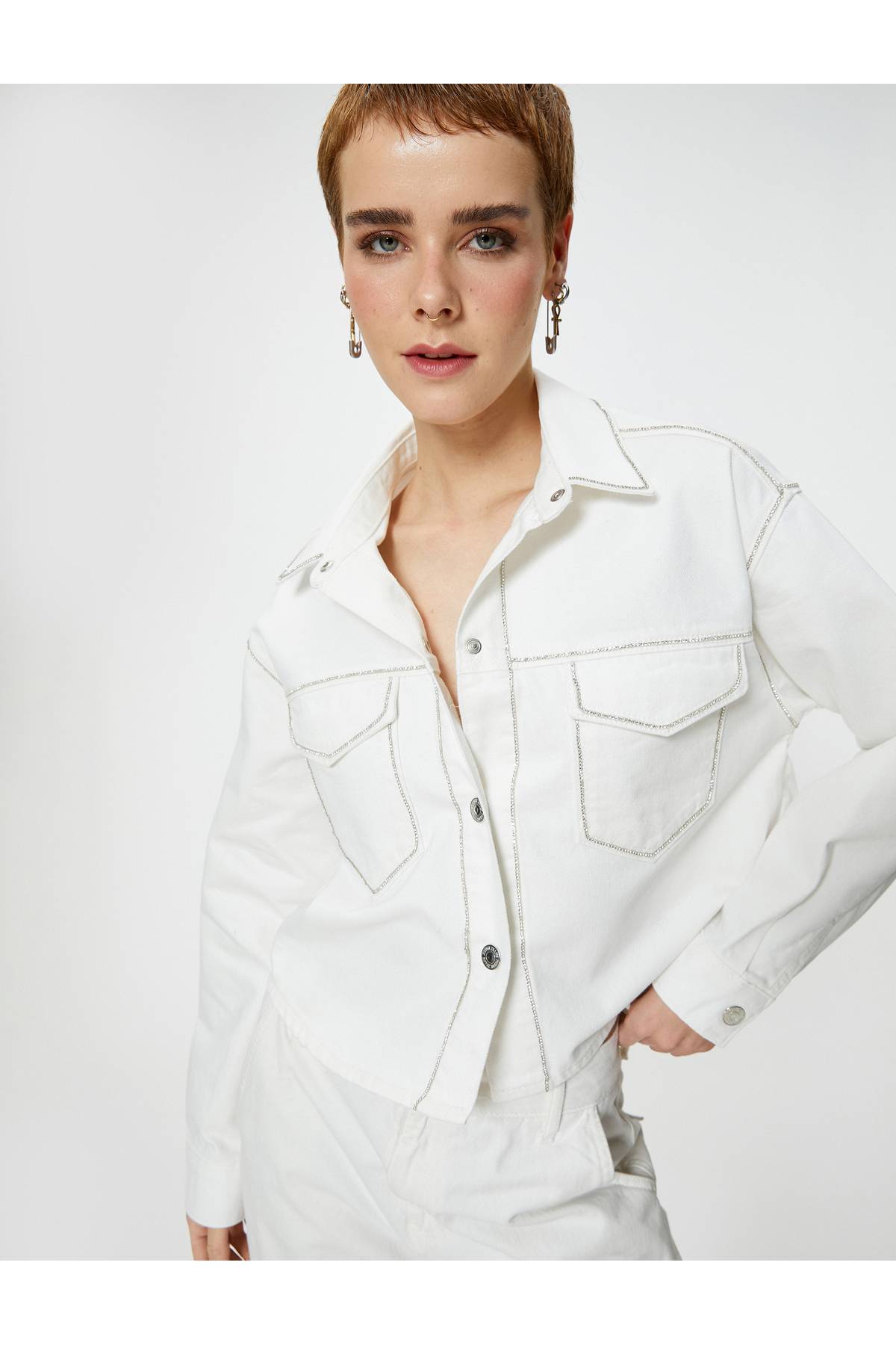 کت جین سنگ دار با یقه پیراهن پنبه ای جیب دار