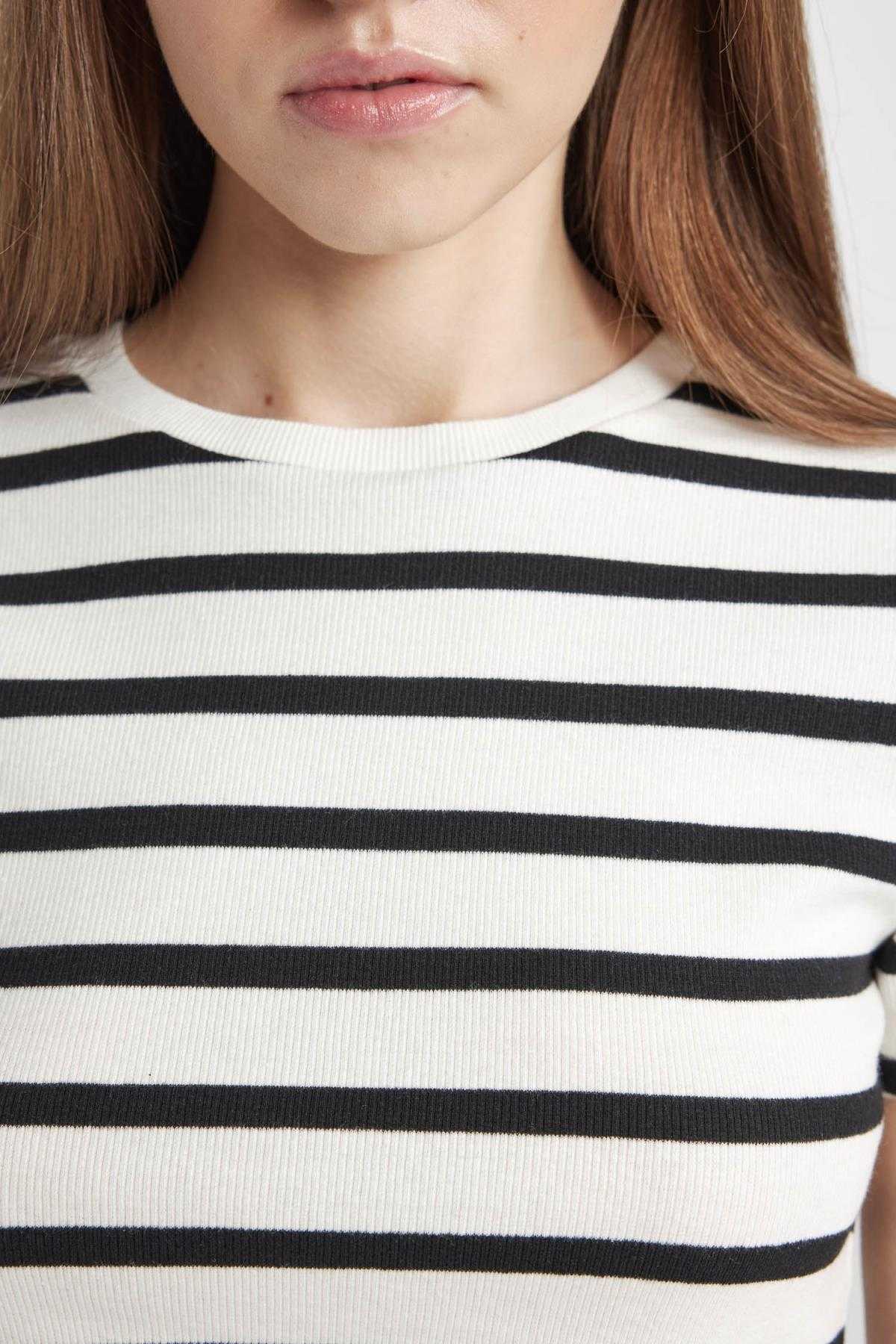 تیشرت آستین کوتاه راه راه باحال