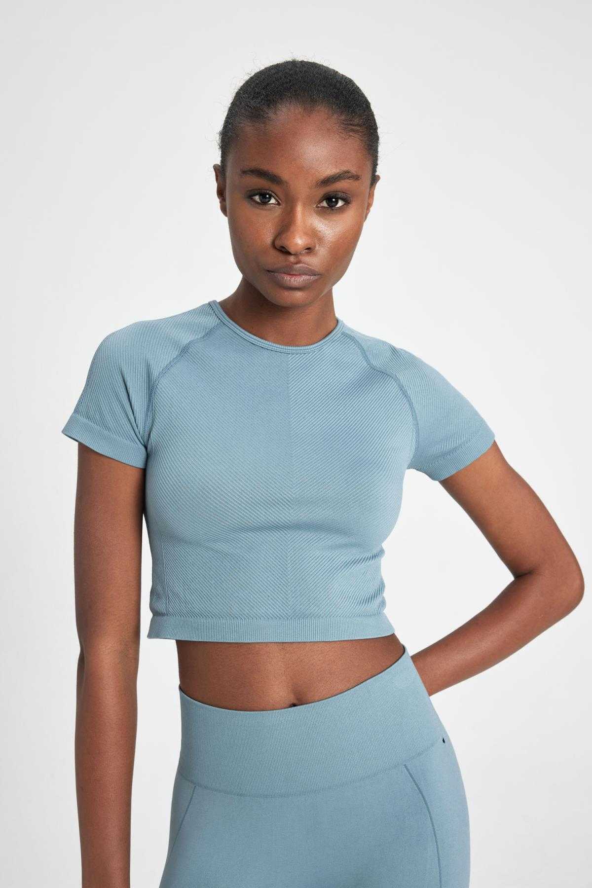 تیشرت آستین کوتاه اسپرت یقه کروپ تاپ DeFactoFit