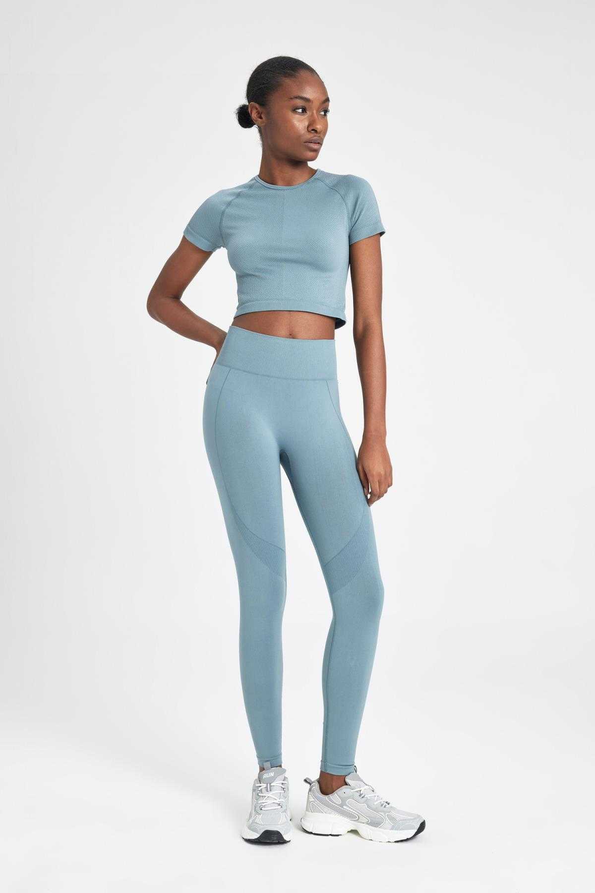 تیشرت آستین کوتاه اسپرت یقه کروپ تاپ DeFactoFit