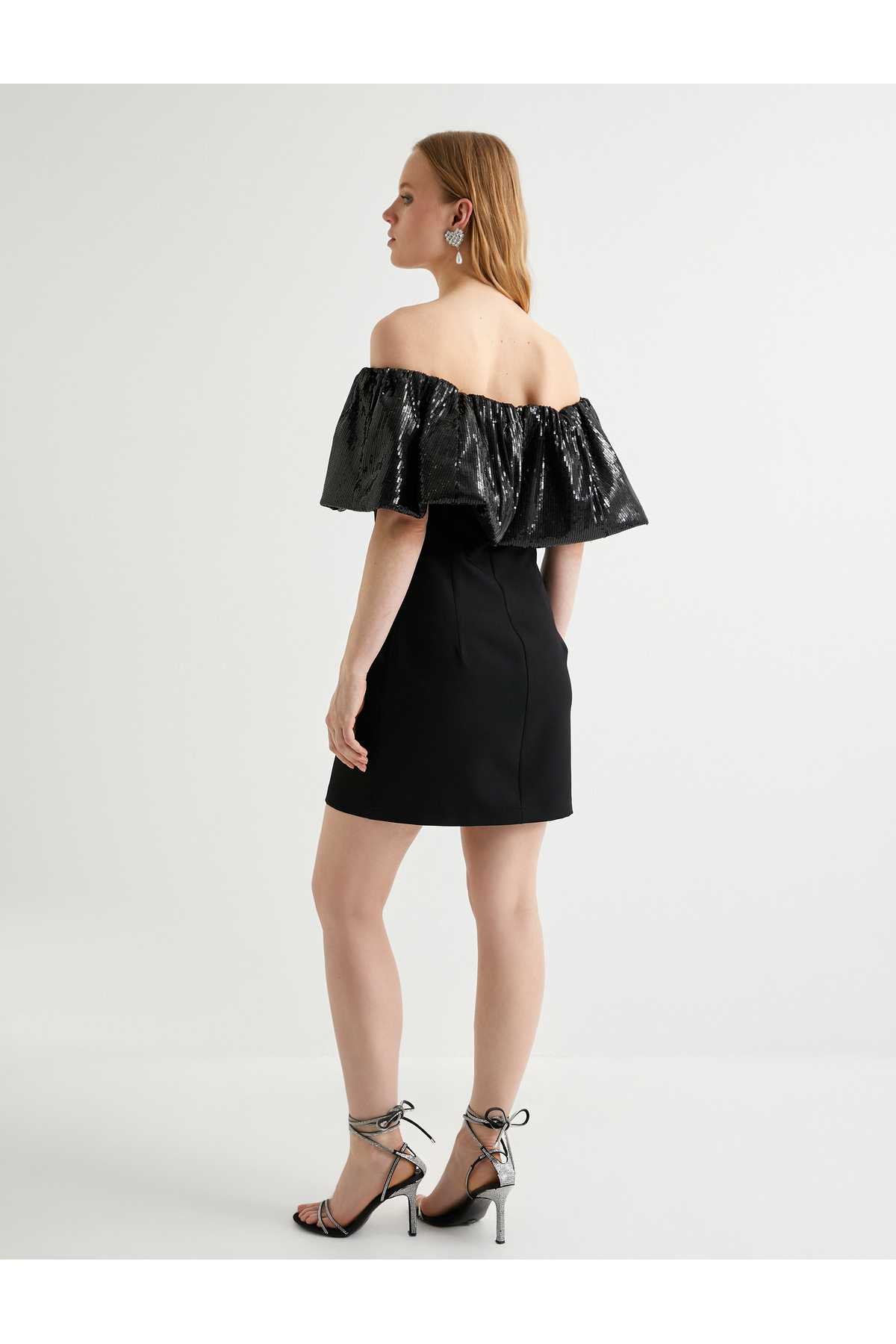 لباس شب پولک دار با قد کوتاه و باریک