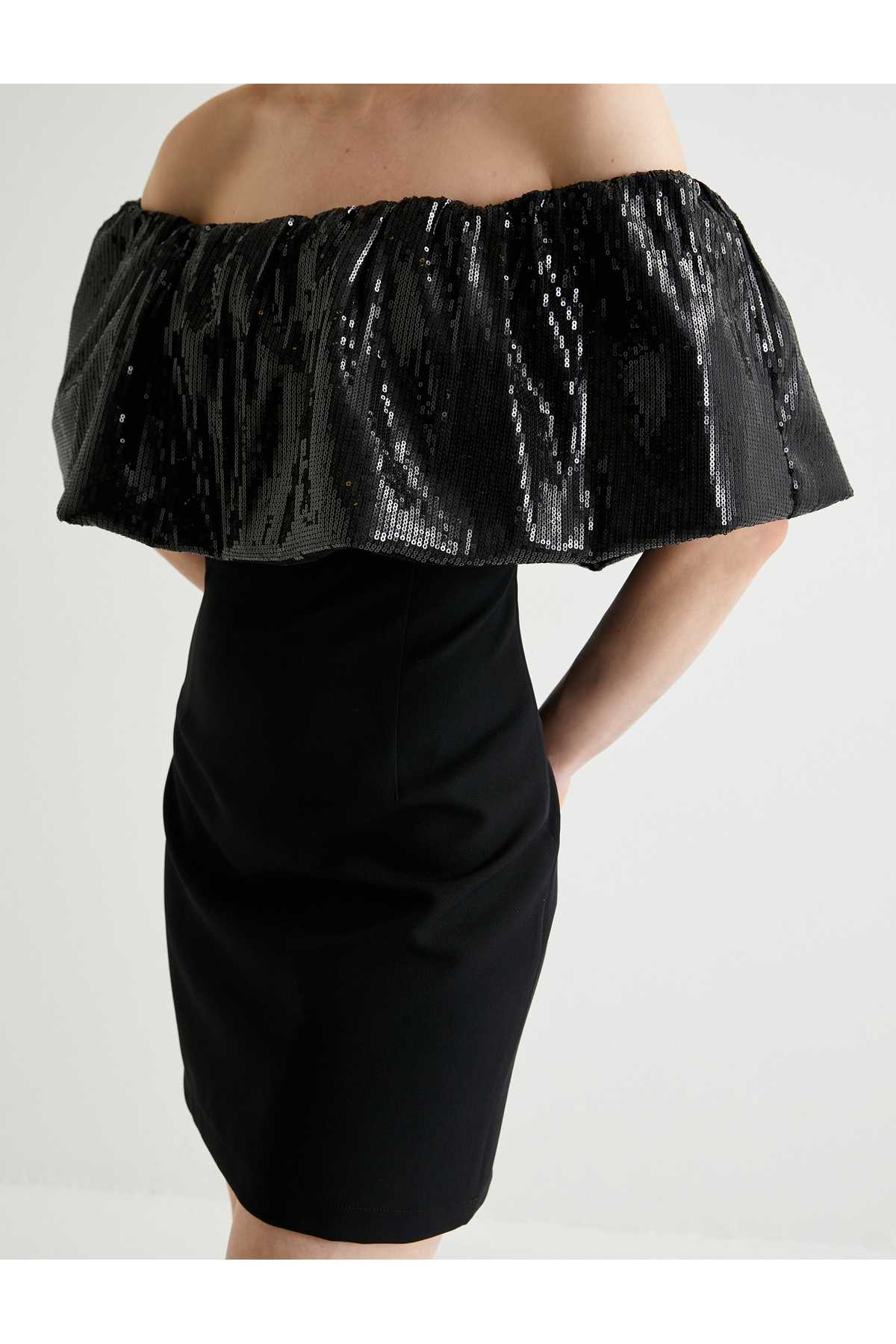 لباس شب پولک دار با قد کوتاه و باریک