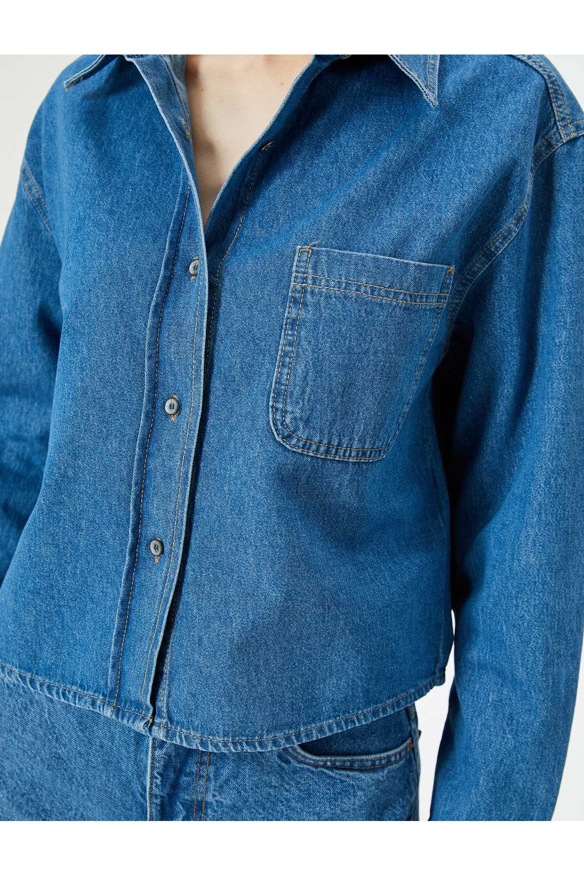 جیب آستین بلند پیراهن جین با جزئیات مناسب