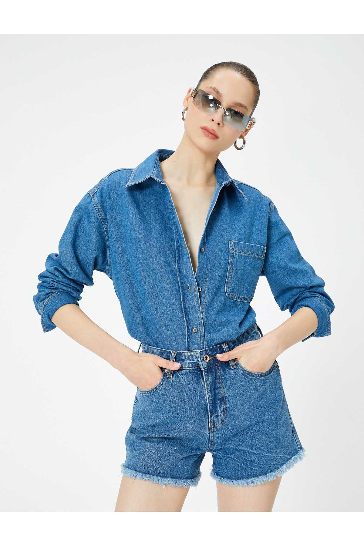 جیب آستین بلند پیراهن جین با جزئیات مناسب