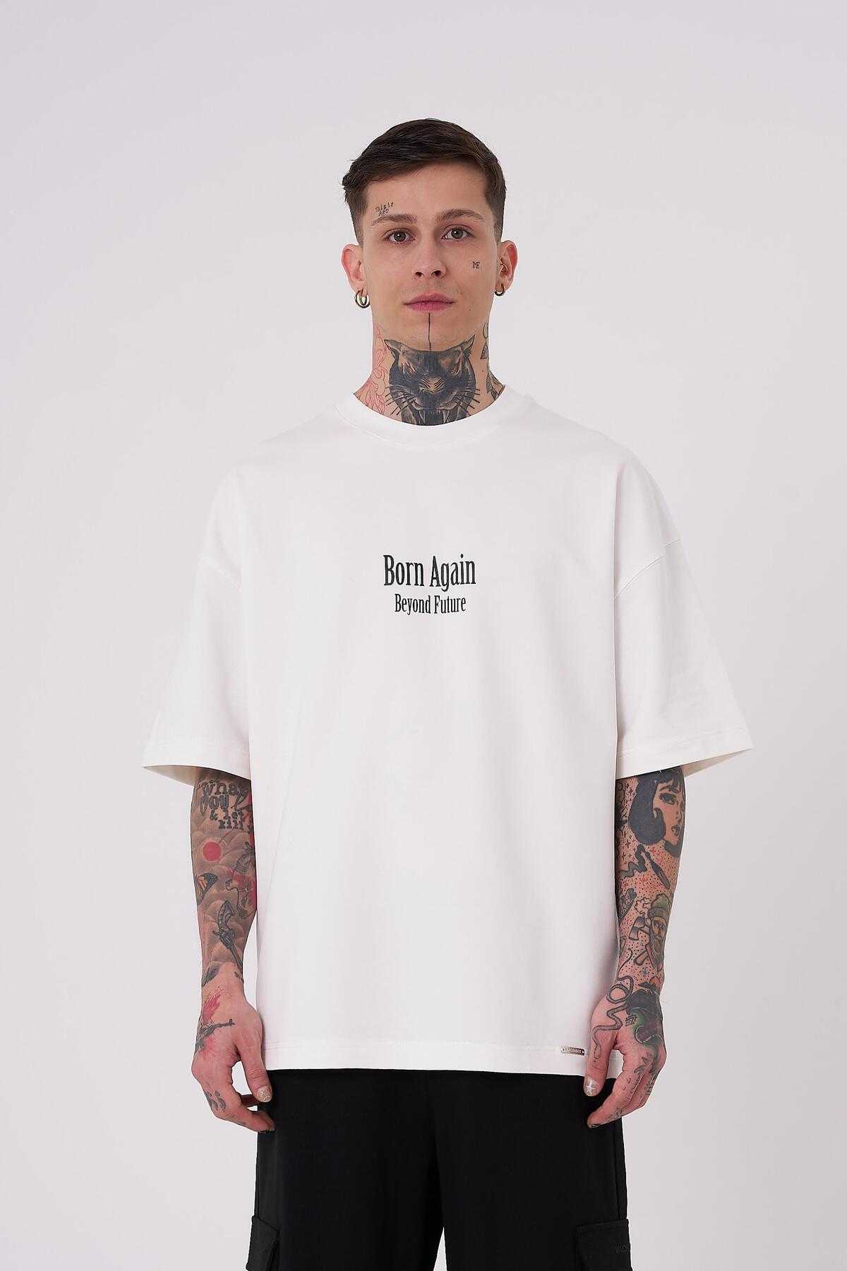 تیشرت مردانه خاکستری با چاپ فراتر از آینده