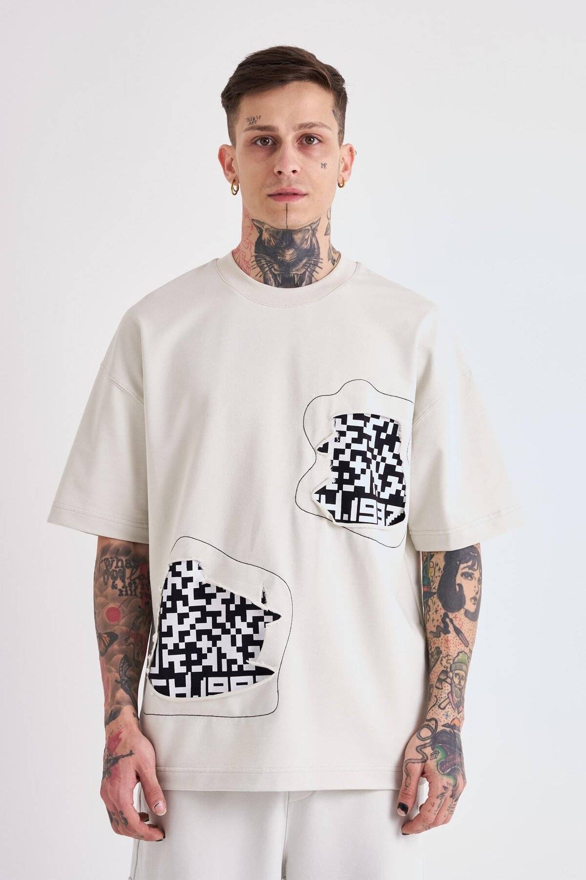 تیشرت مردانه Dama Patch Oversize Ecru