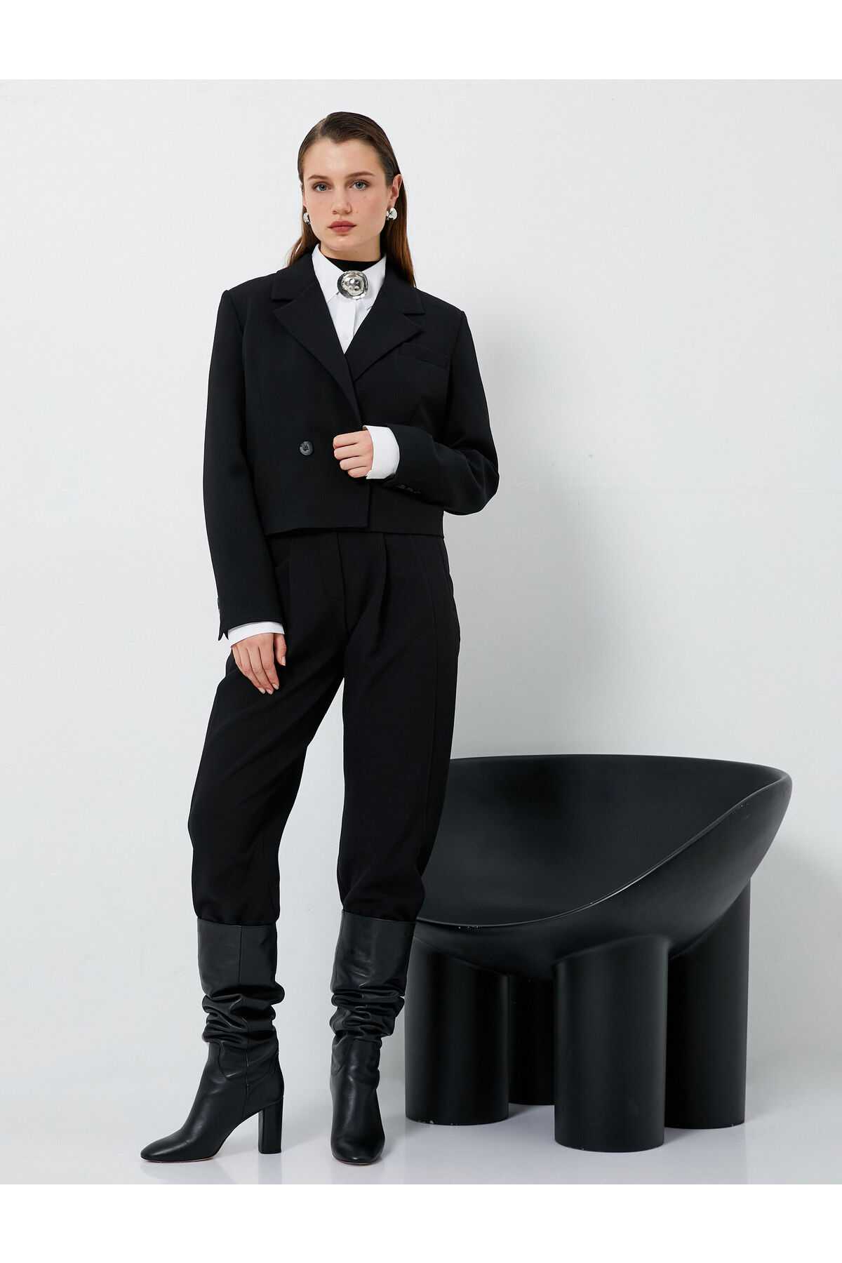 کت بلیزر دو سینه دکمه دار با جیب