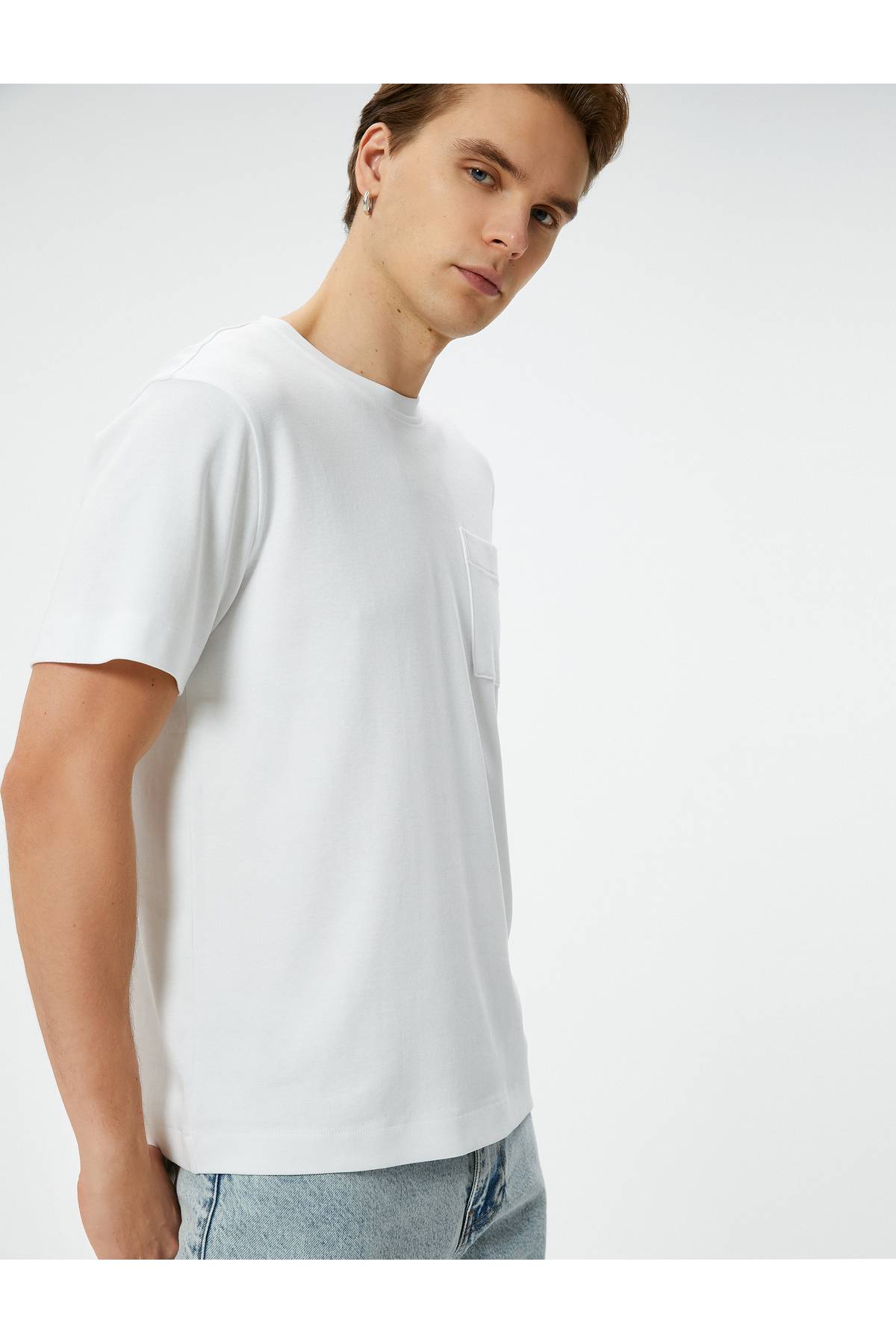 پایه تیشرت جیبی با یقه خدمه آستین کوتاه