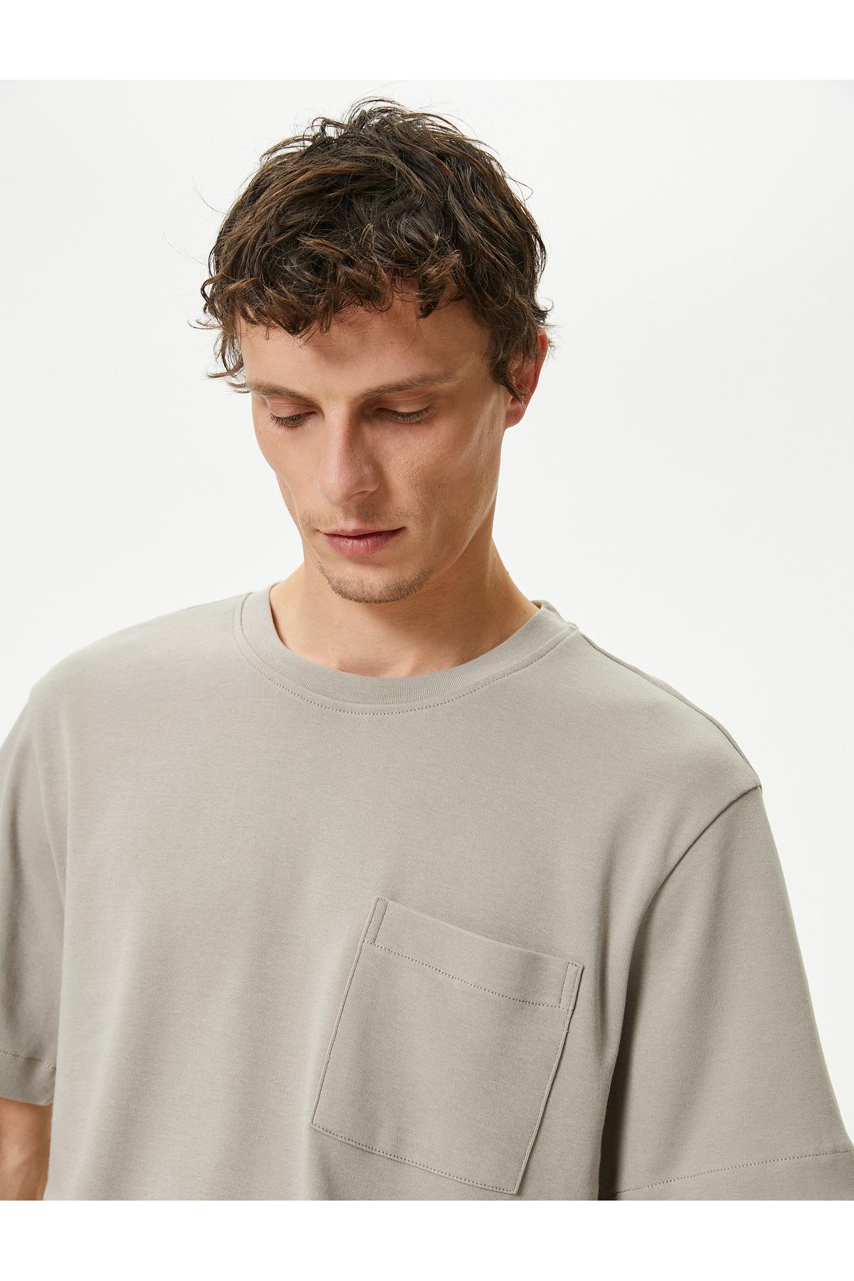 پایه تیشرت جیبی با یقه خدمه آستین کوتاه