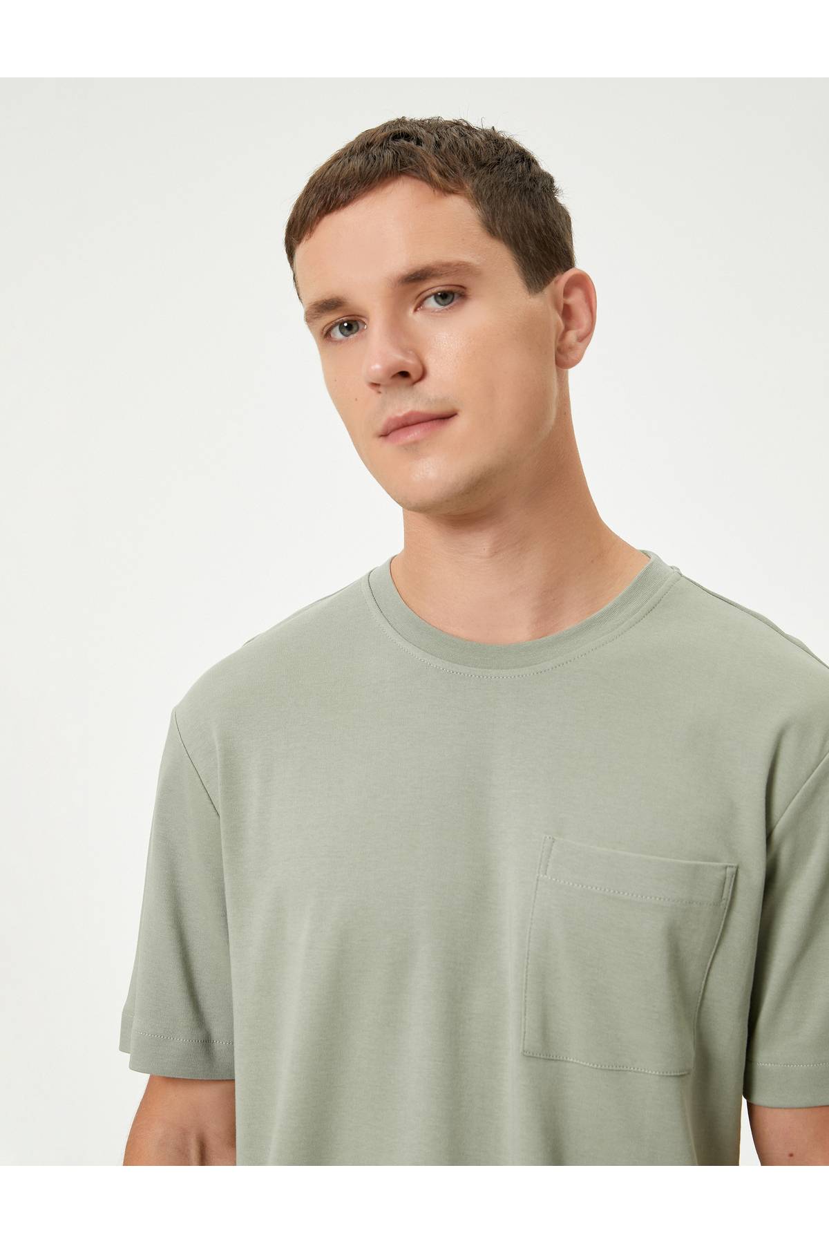 پایه تیشرت جیبی با یقه خدمه آستین کوتاه