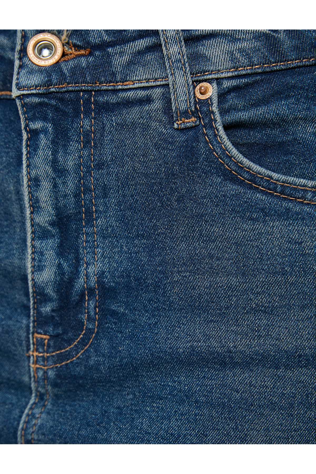 شلوار جین گشاد برش باریک با کمر استاندارد