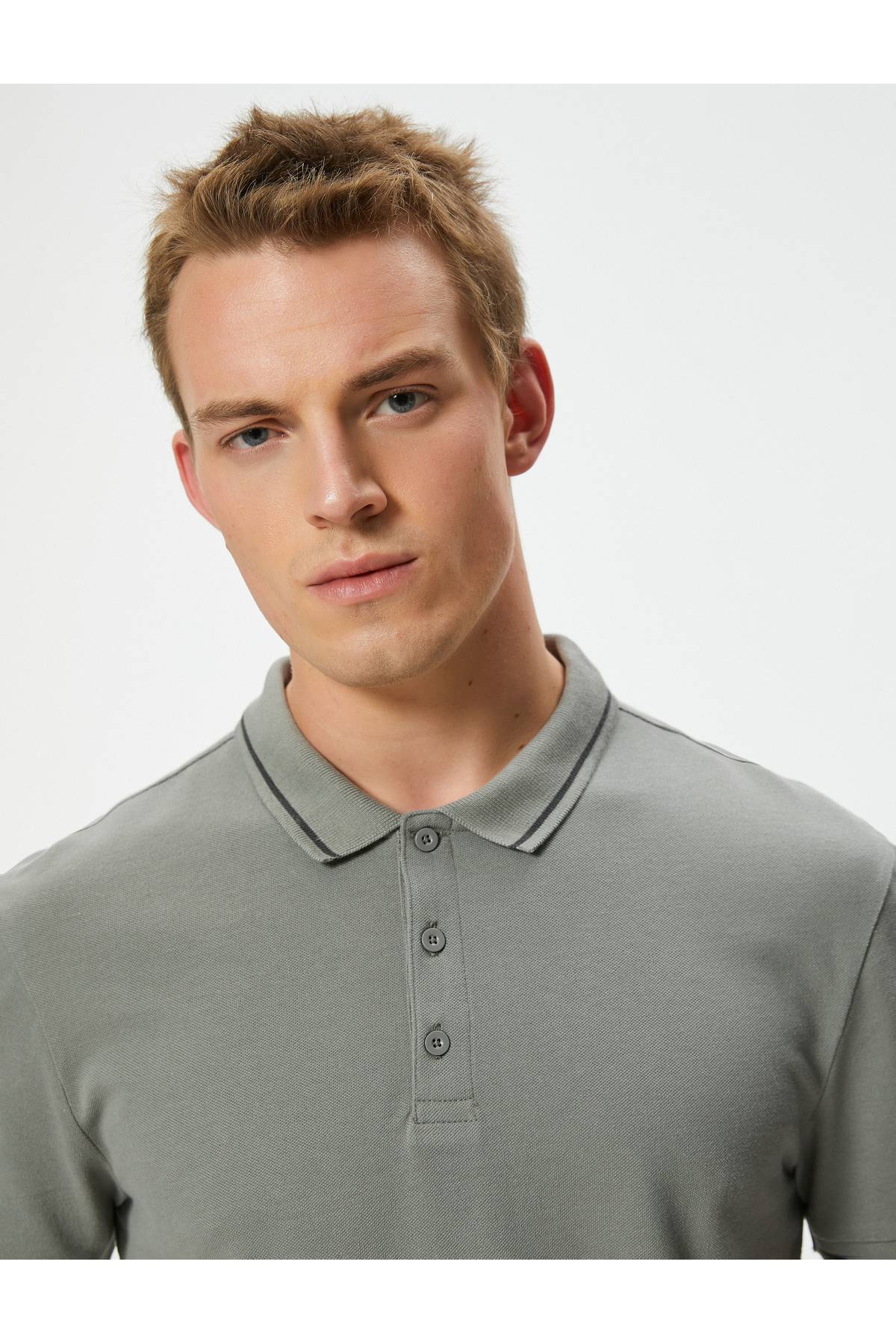 تیشرت پولو با آستین کوتاه با جزئیات نخی