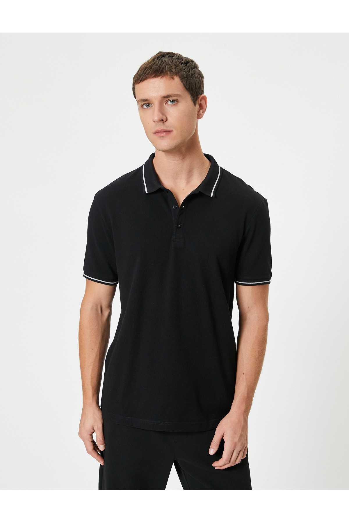 تیشرت پولو با آستین کوتاه با جزئیات نخی