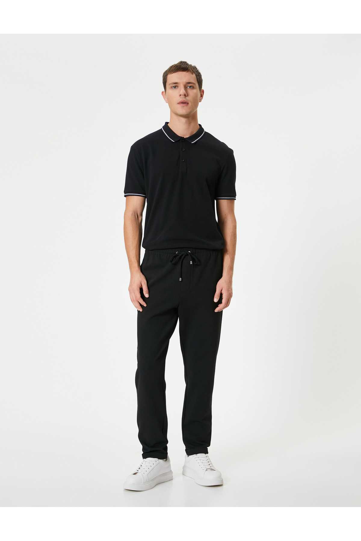 تیشرت پولو با آستین کوتاه با جزئیات نخی