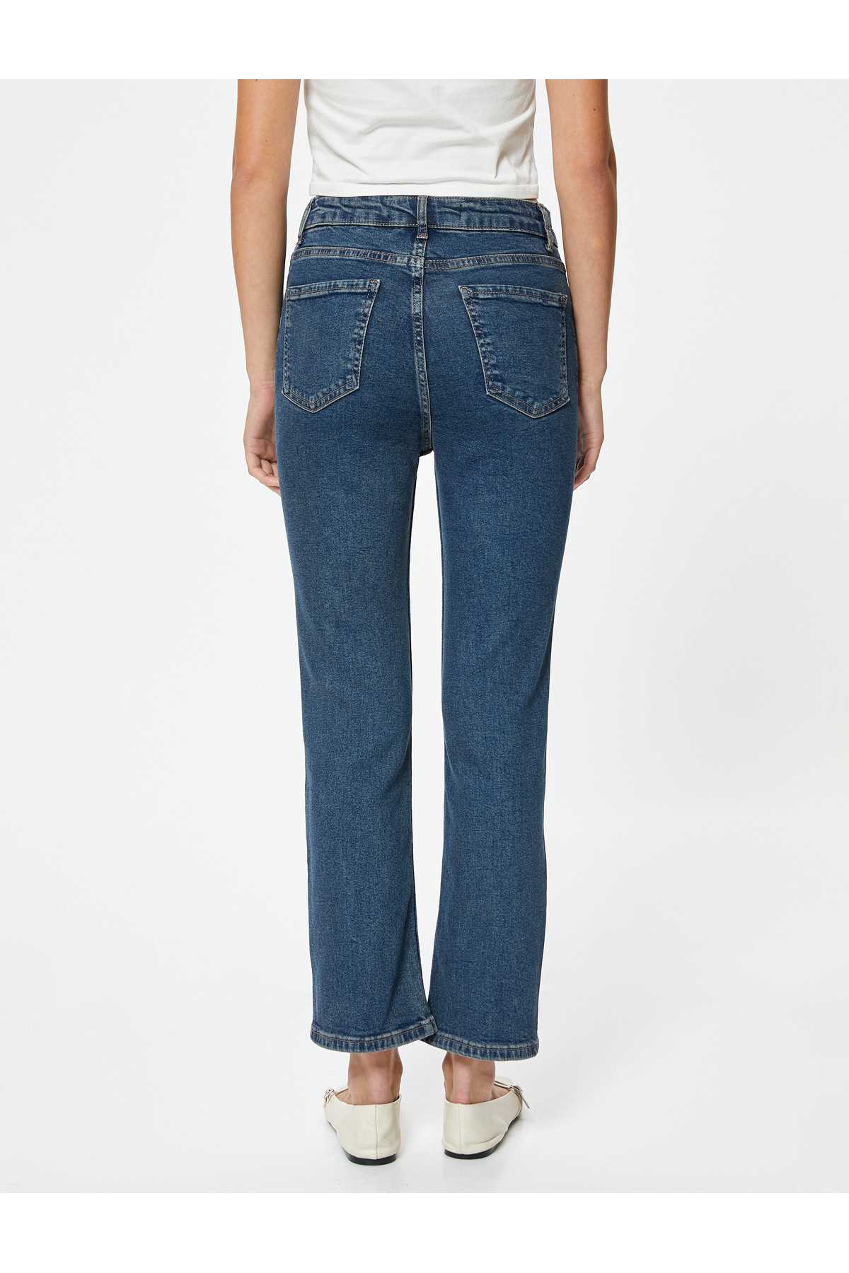 شلوار جین گشاد برش باریک با کمر استاندارد