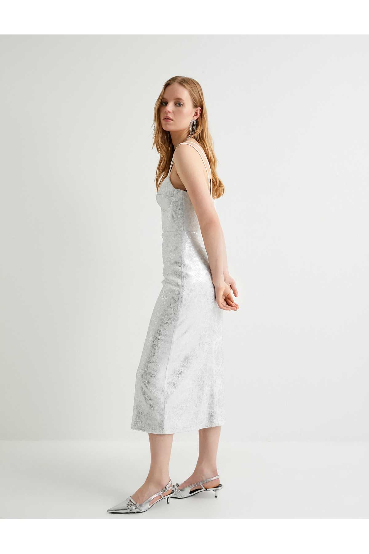 مدل لباس مجلسی عروس یقه دلبر با فویل متالیک چاپ شده