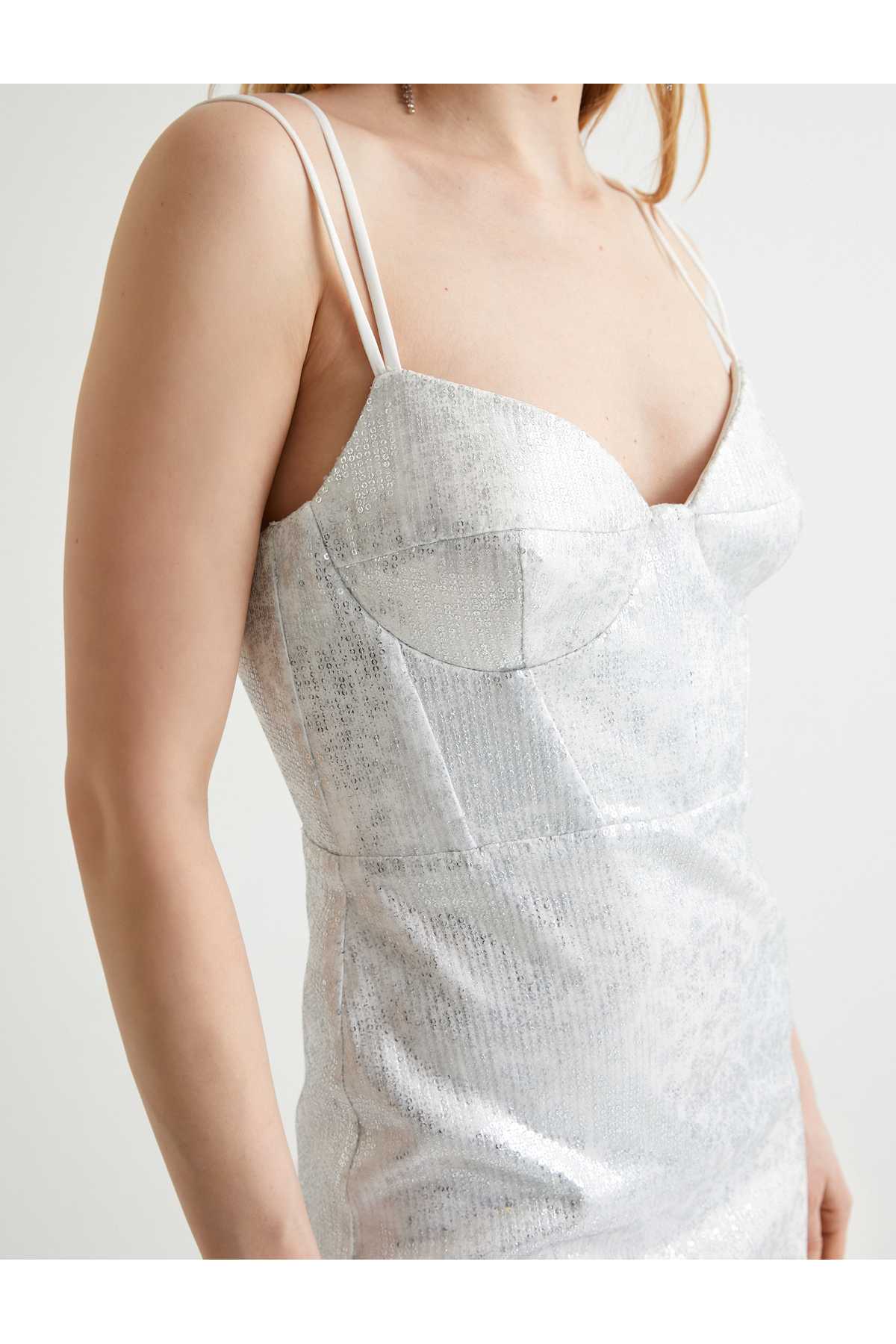 مدل لباس مجلسی عروس یقه دلبر با فویل متالیک چاپ شده