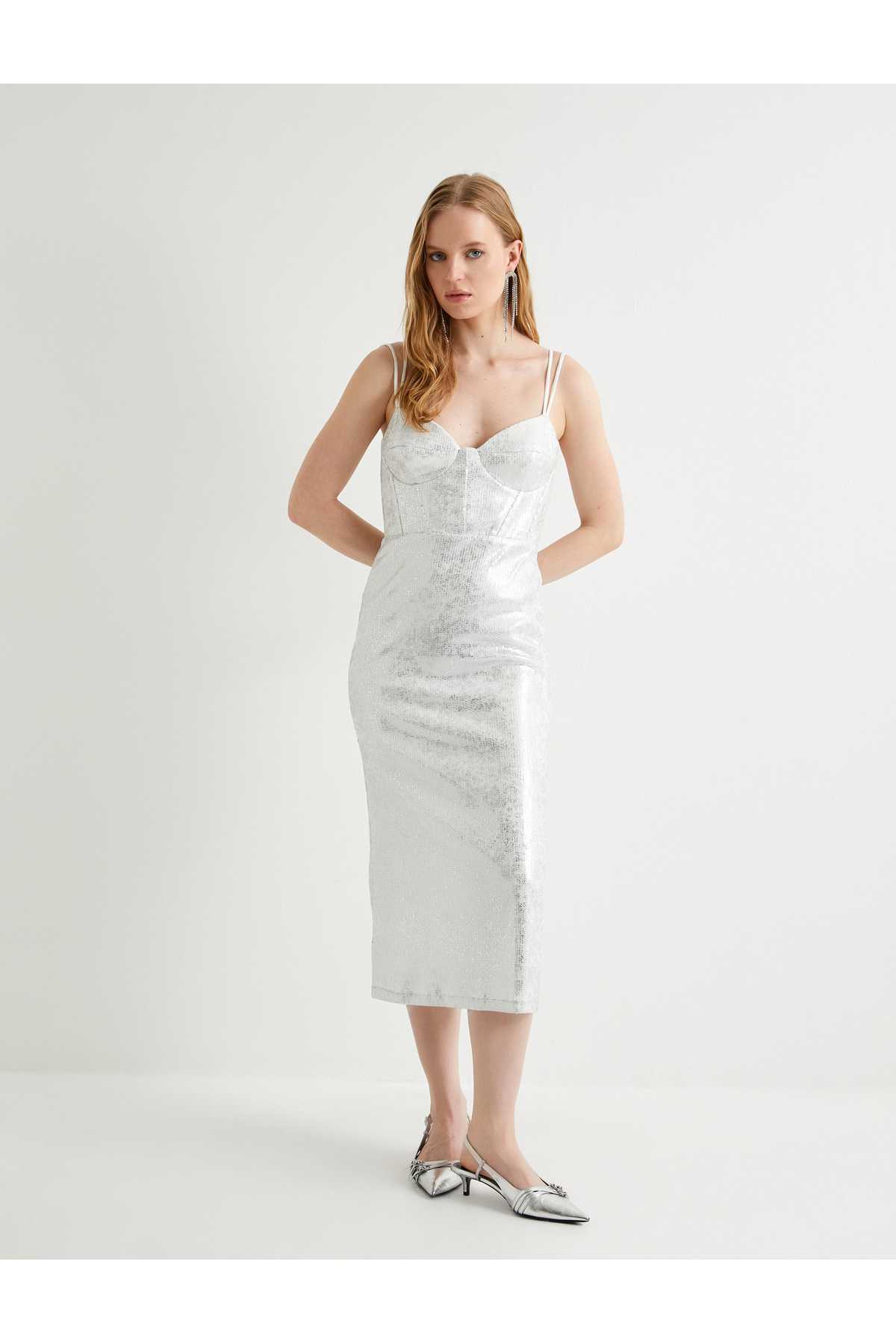 مدل لباس مجلسی عروس یقه دلبر با فویل متالیک چاپ شده