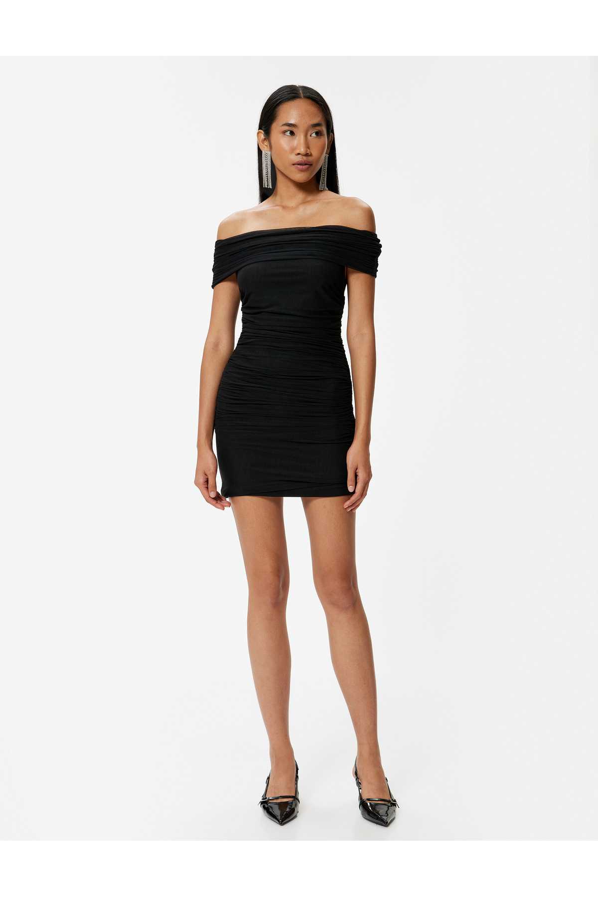 لباس شب مینی با یقه مدونا باریک