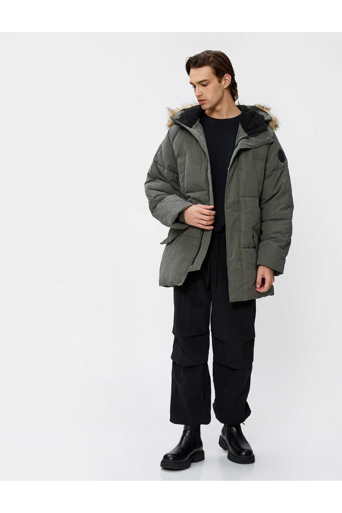 جیب زیپ دار ژاکت پف دار با جزئیات خز مصنوعی