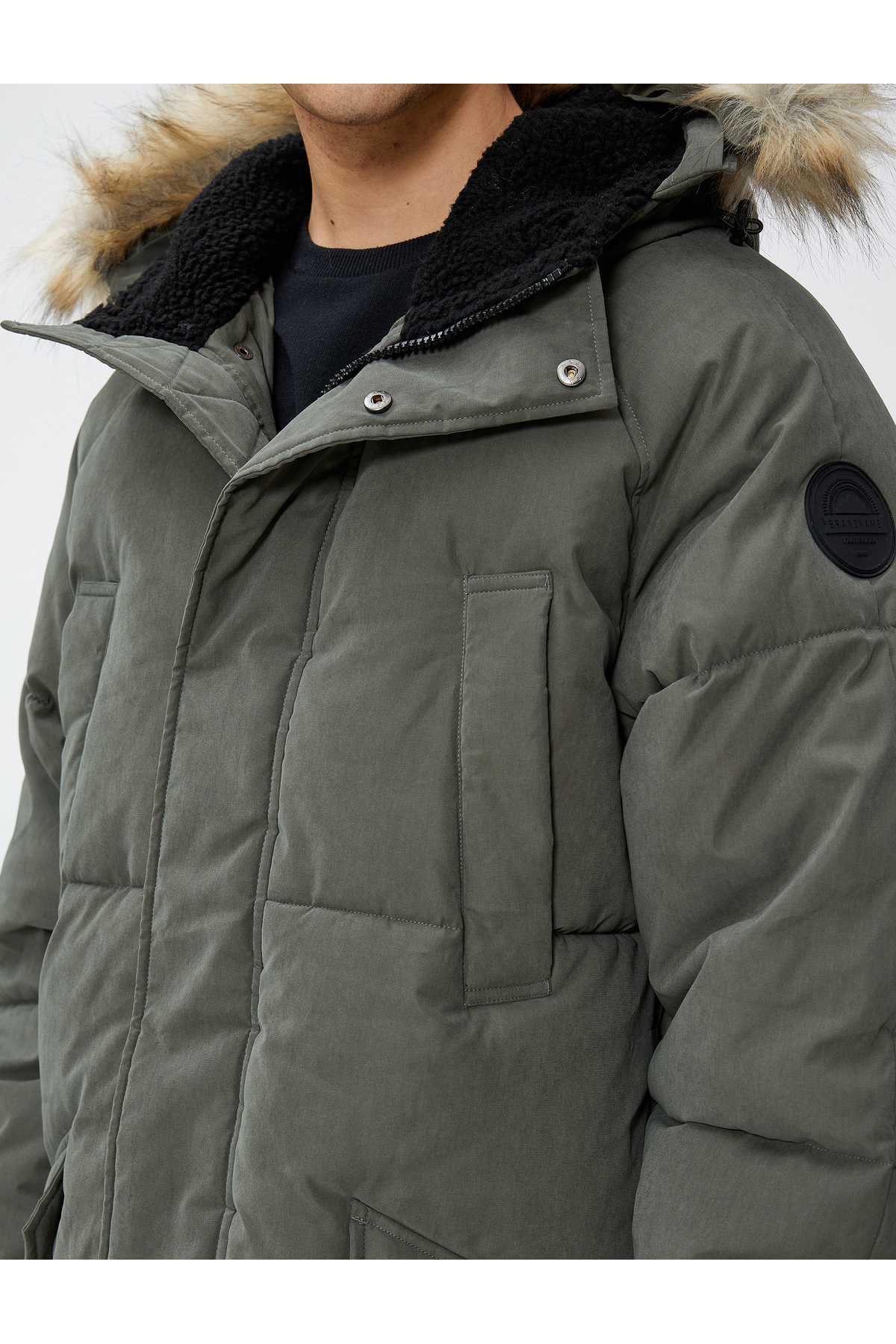 جیب زیپ دار ژاکت پف دار با جزئیات خز مصنوعی