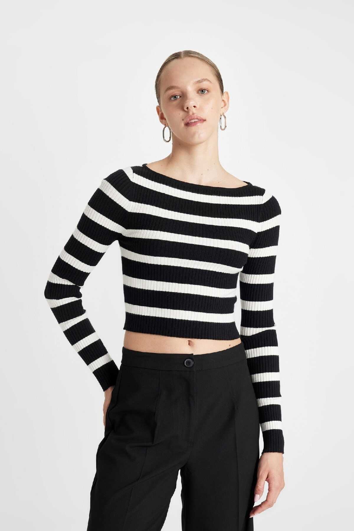 ژاکت یقه قایق راه راه باریک