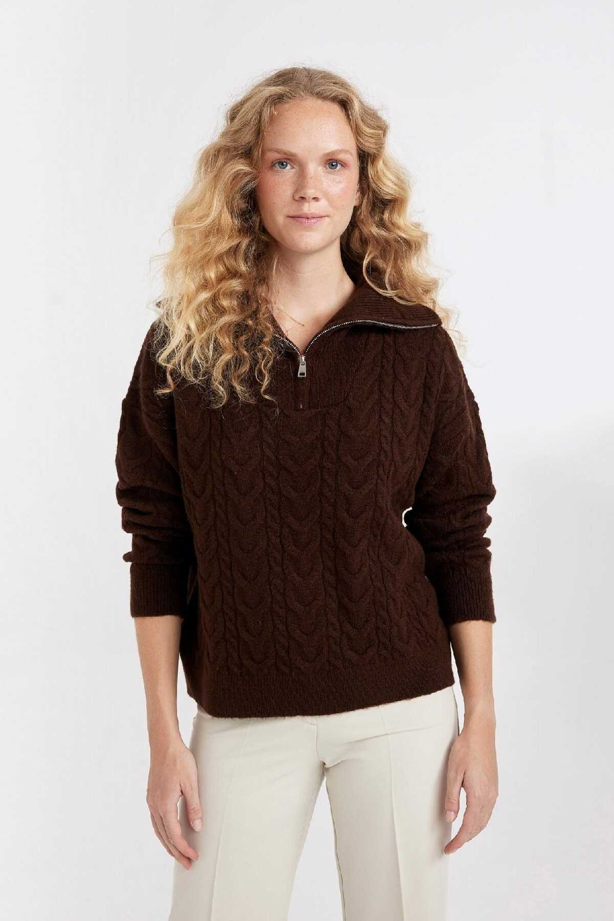 ژاکت یقه زیپی فیت سایز بزرگ