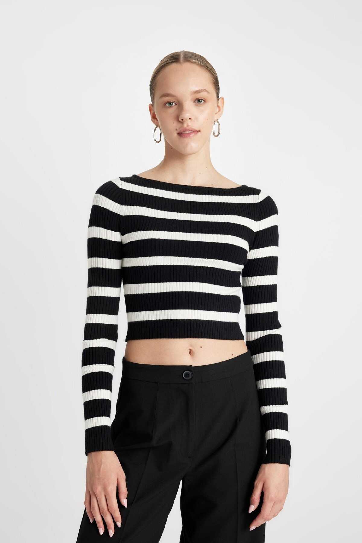 ژاکت یقه قایق راه راه باریک