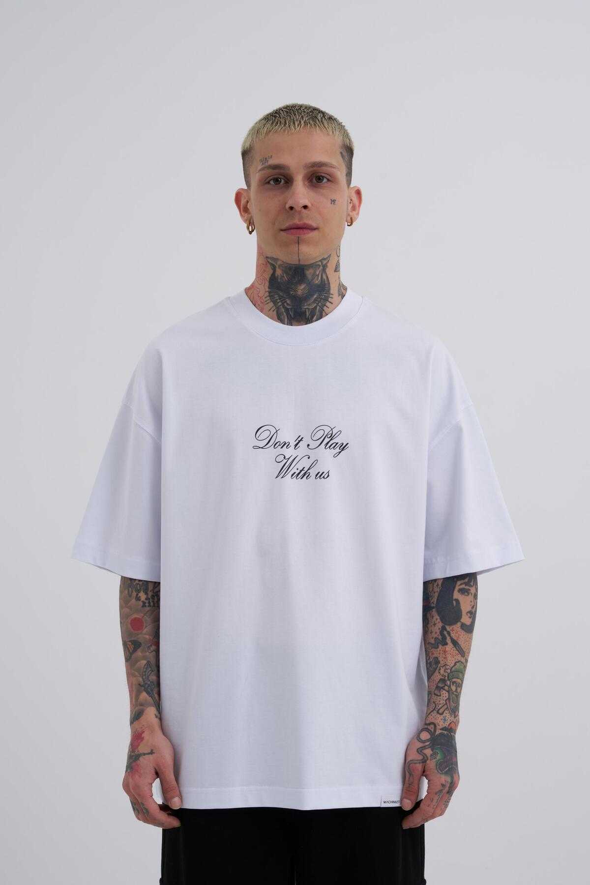 تیشرت سبز بنزینی چاپ شده با تیشرت مردانه بازی نکنید