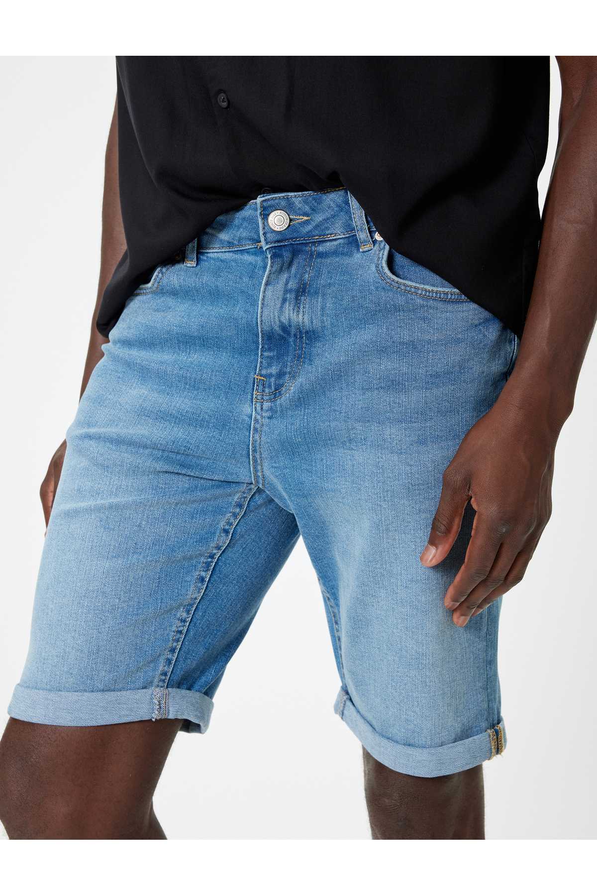 جیب دکمه ای شلوارک جین برمودا باریک با جزئیات