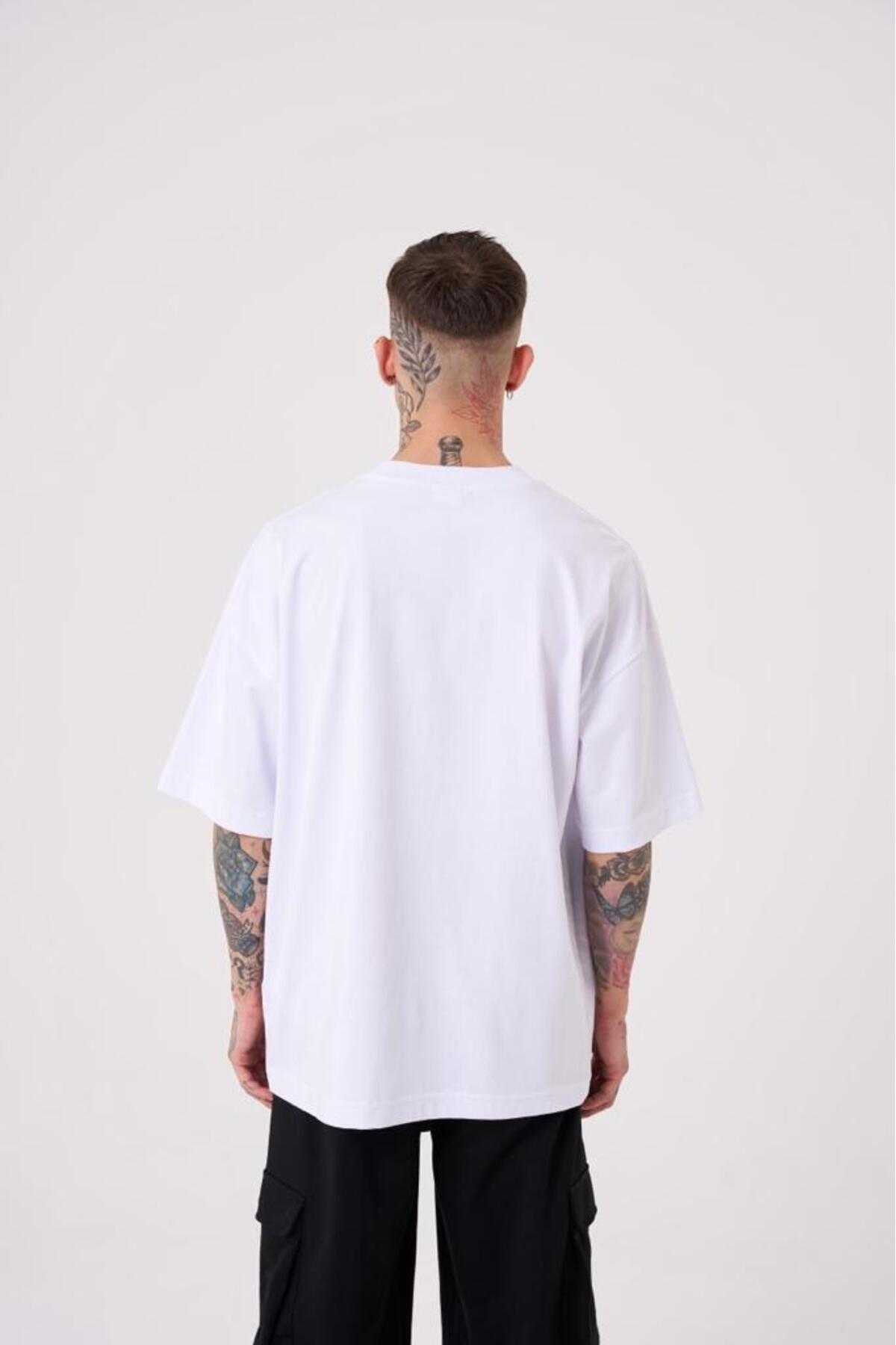 تیشرت مردانه به رنگ سبز روشن چاپ شده به نام Believe Me