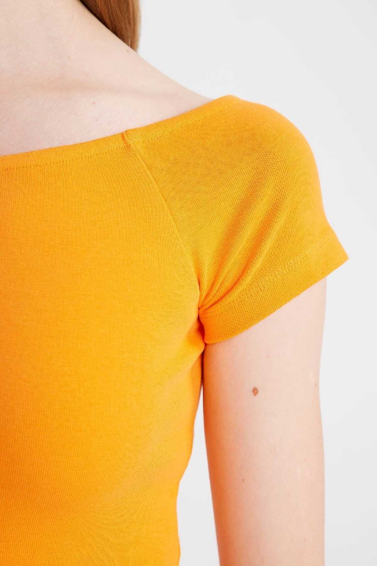 تیشرت آستین کوتاه آجدار شیک