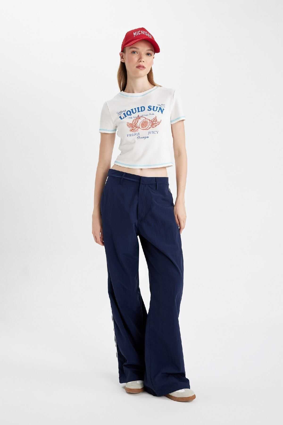 تیشرت آستین کوتاه آجدار چاپ شده با یقه خدمه خنک