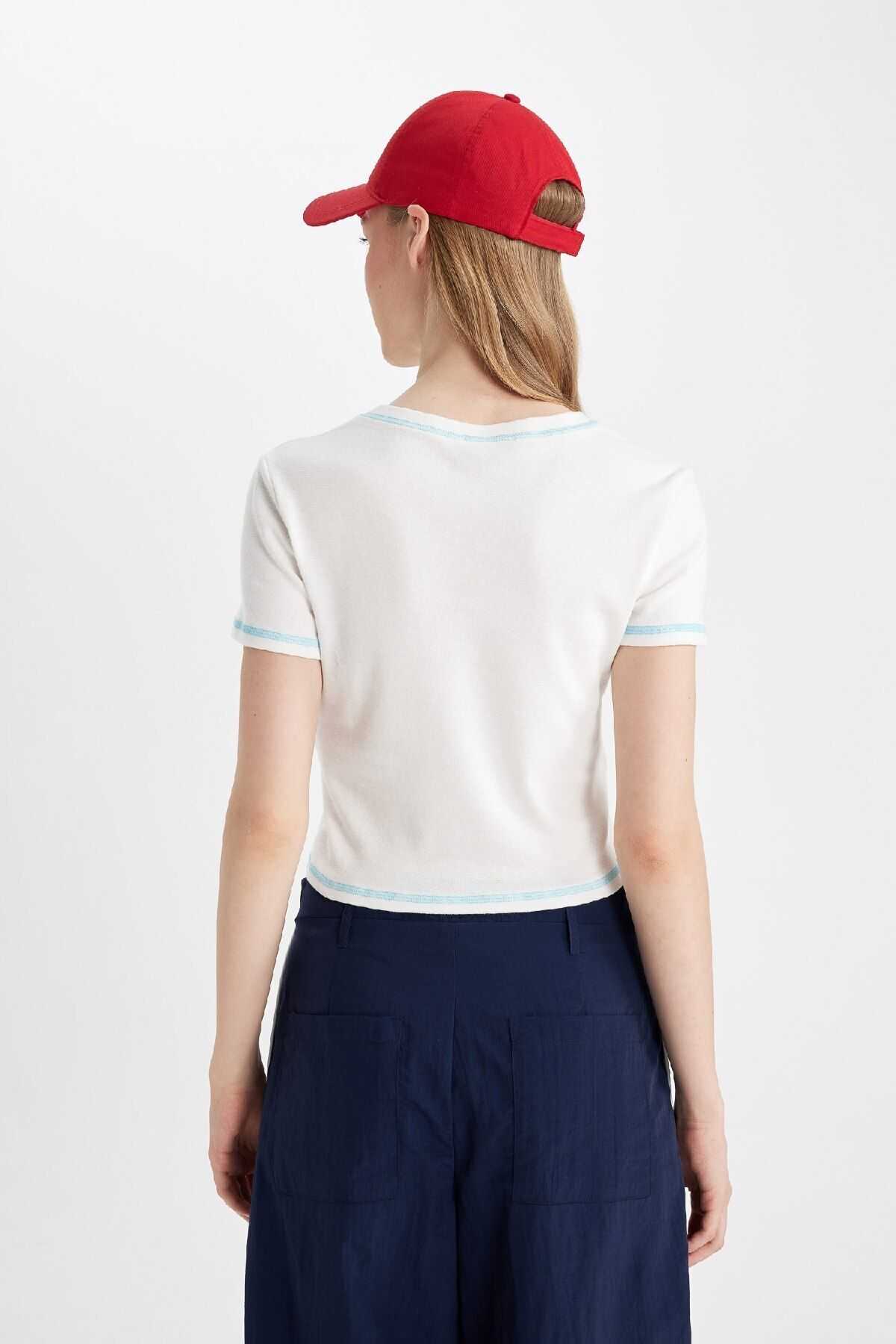 تیشرت آستین کوتاه آجدار چاپ شده با یقه خدمه خنک