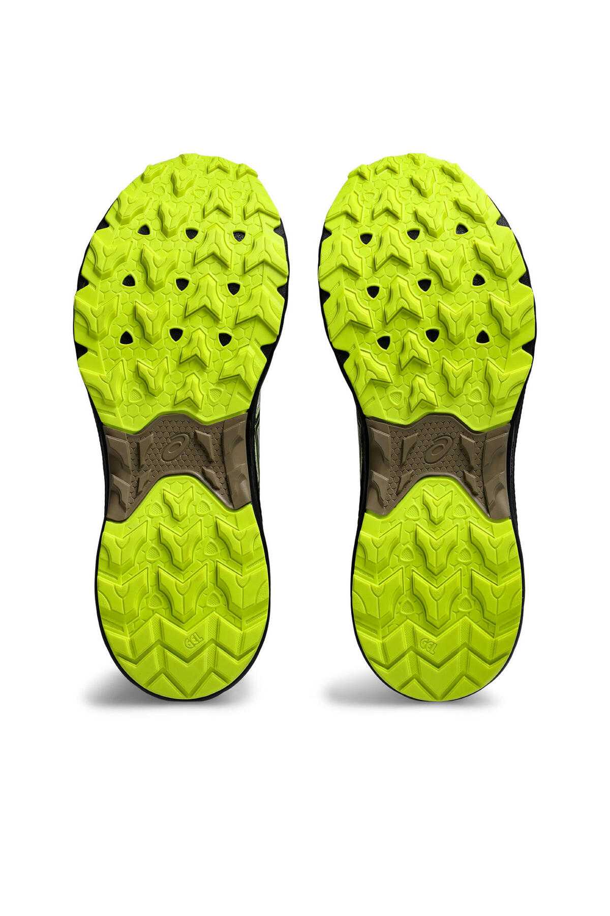 ژل ونچر 9 کفش مردانه کرم در فضای باز