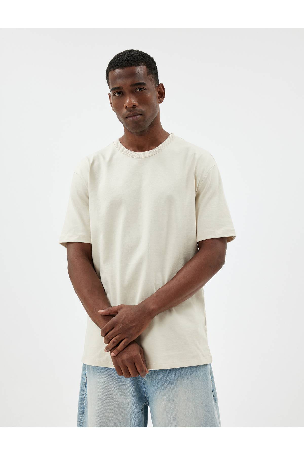 تیشرت پایه یقه خدمه آستین کوتاه نخی