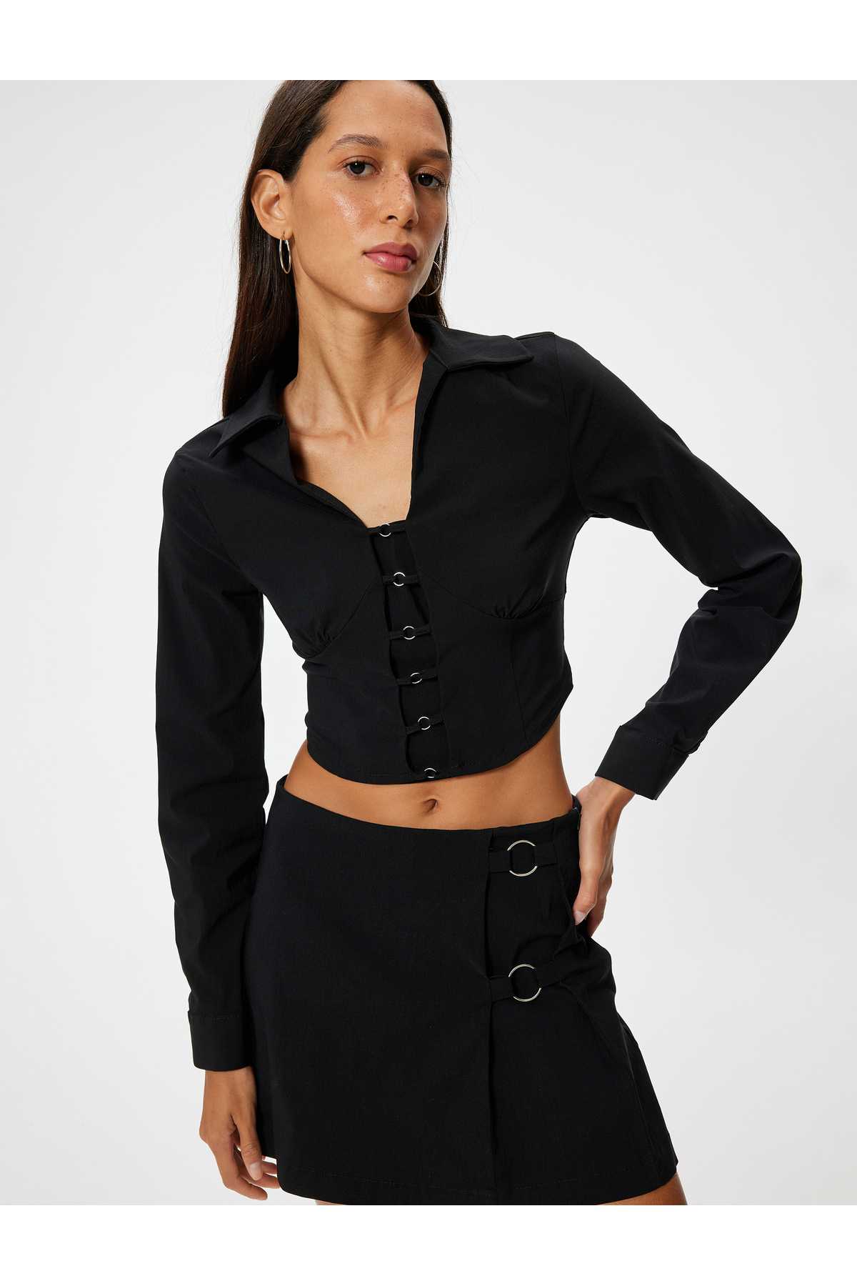 بلوز Crop یقه V-آستین بلند لوازم جانبی فلزی باریک