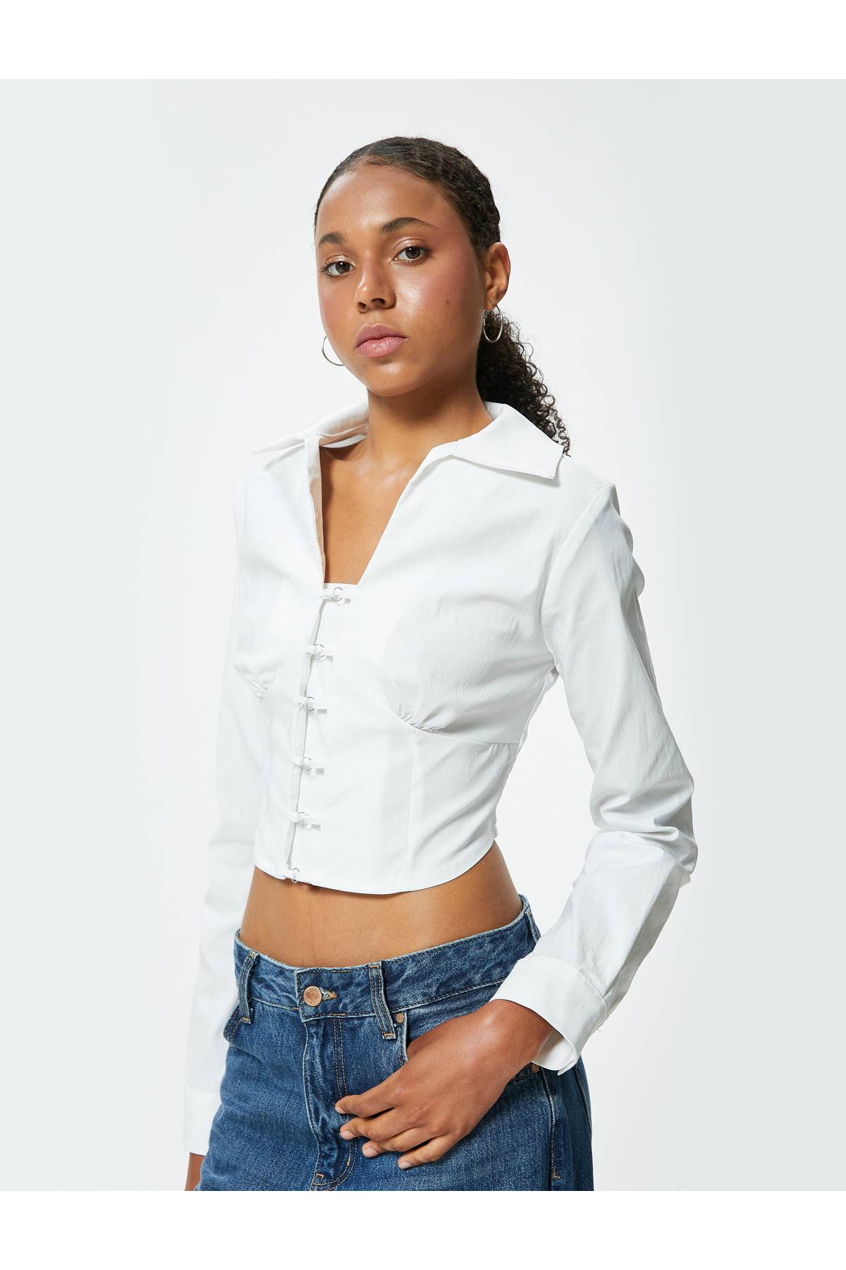 بلوز Crop یقه V-آستین بلند لوازم جانبی فلزی باریک