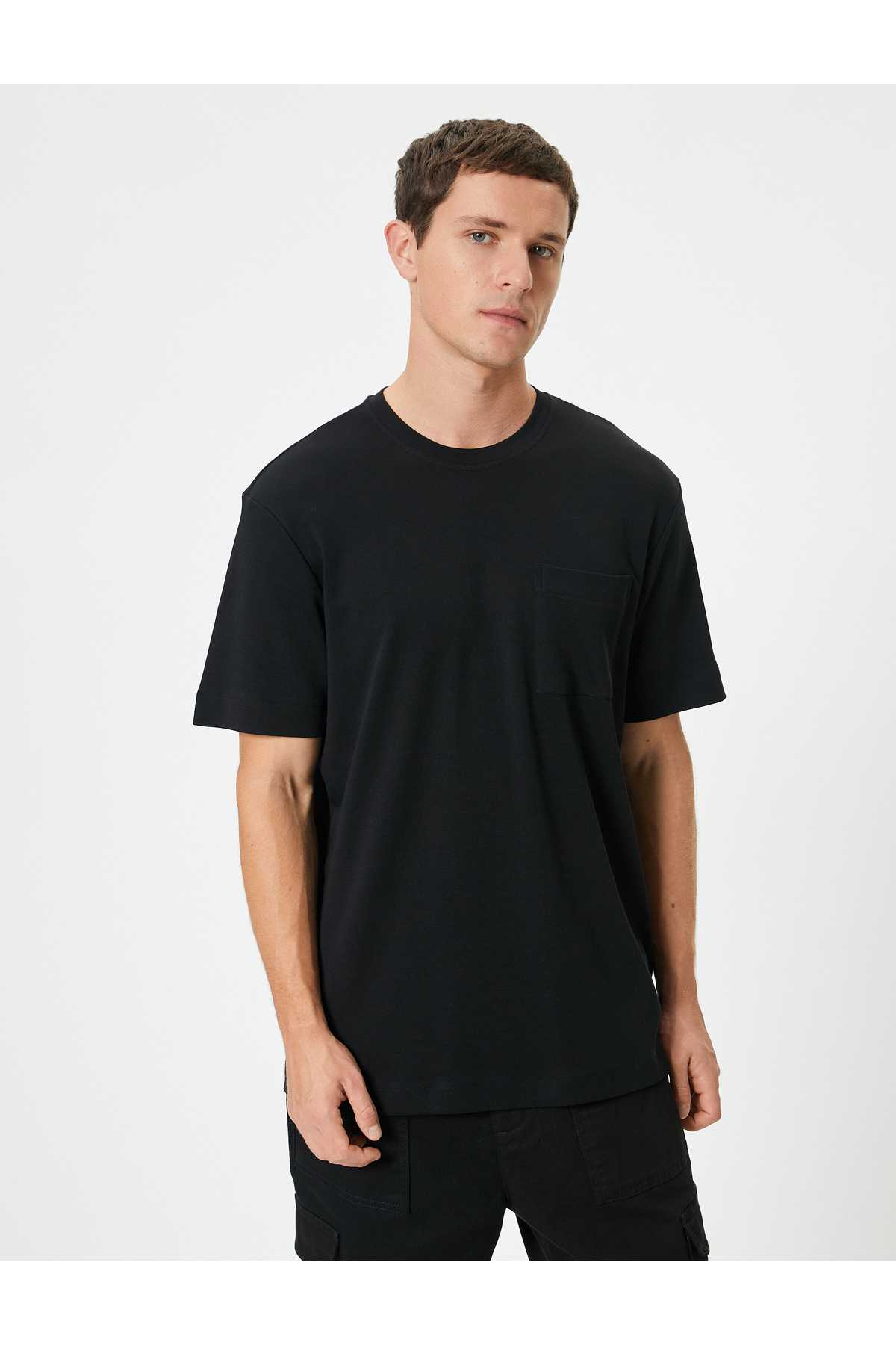 پایه تیشرت جیبی با یقه خدمه آستین کوتاه نخی