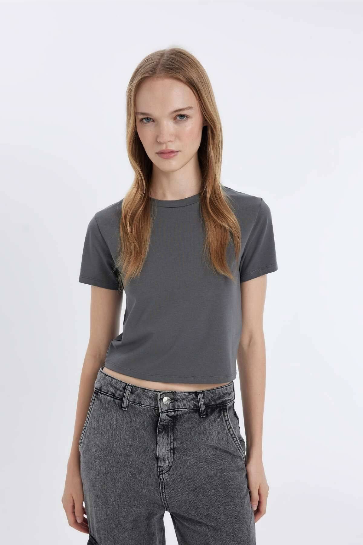 تیشرت آستین کوتاه ساده با یقه خدمه ساده Z8790az24au