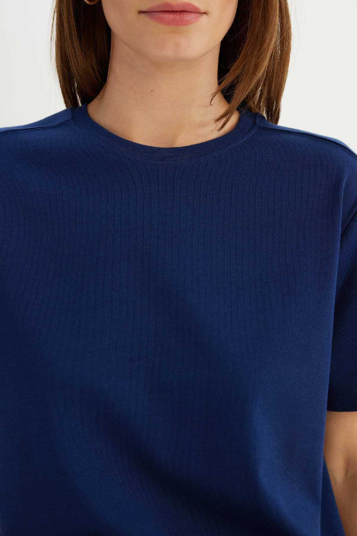 تیشرت آستین کوتاه یقه پریمیوم با تناسب معمولی