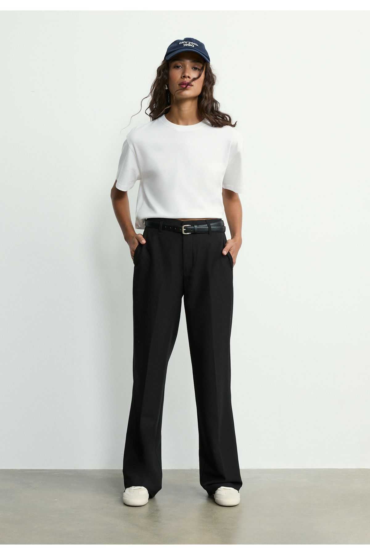 شلوار پارچه ای با کمربند و روان