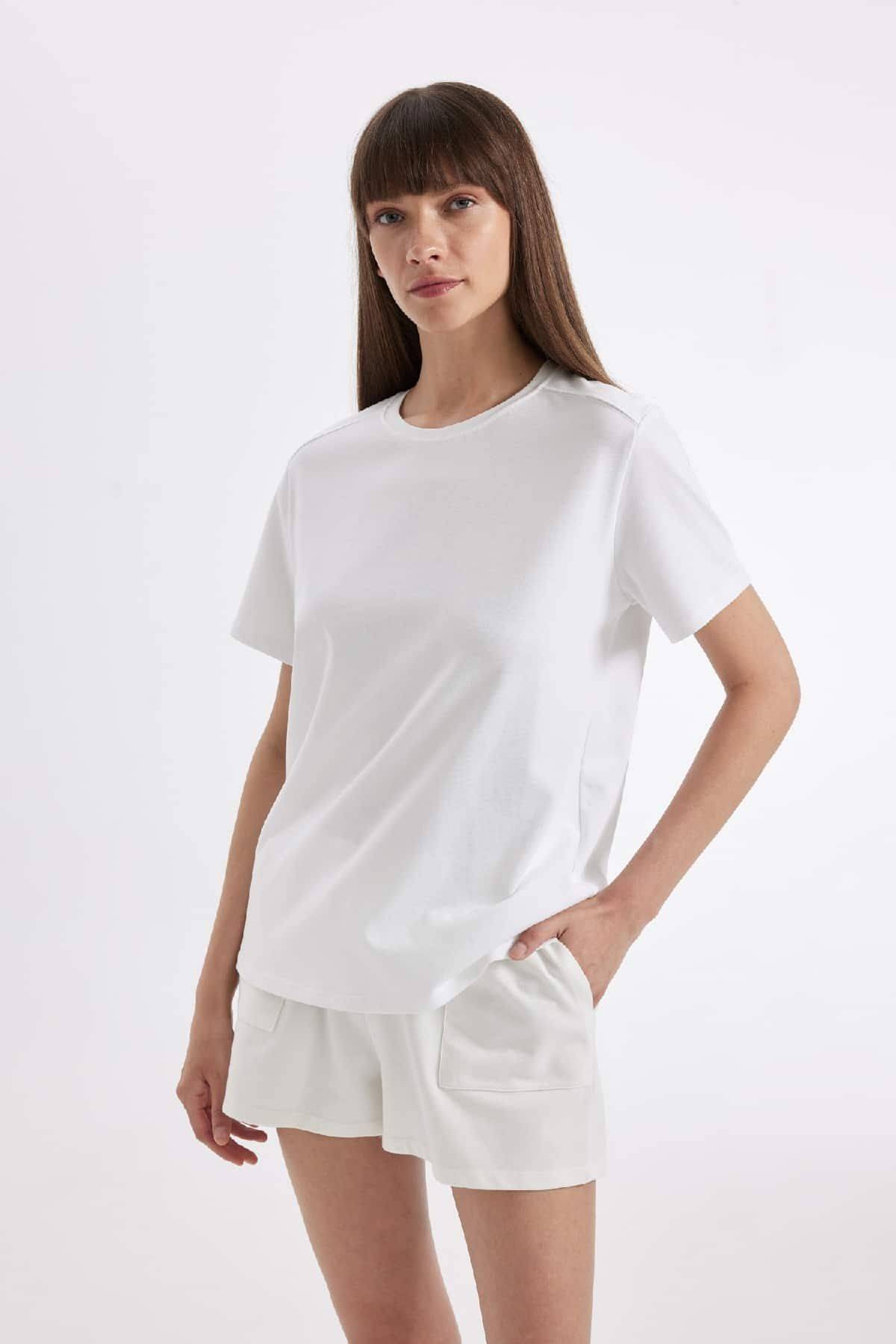 تیشرت آستین کوتاه یقه پریمیوم با تناسب معمولی