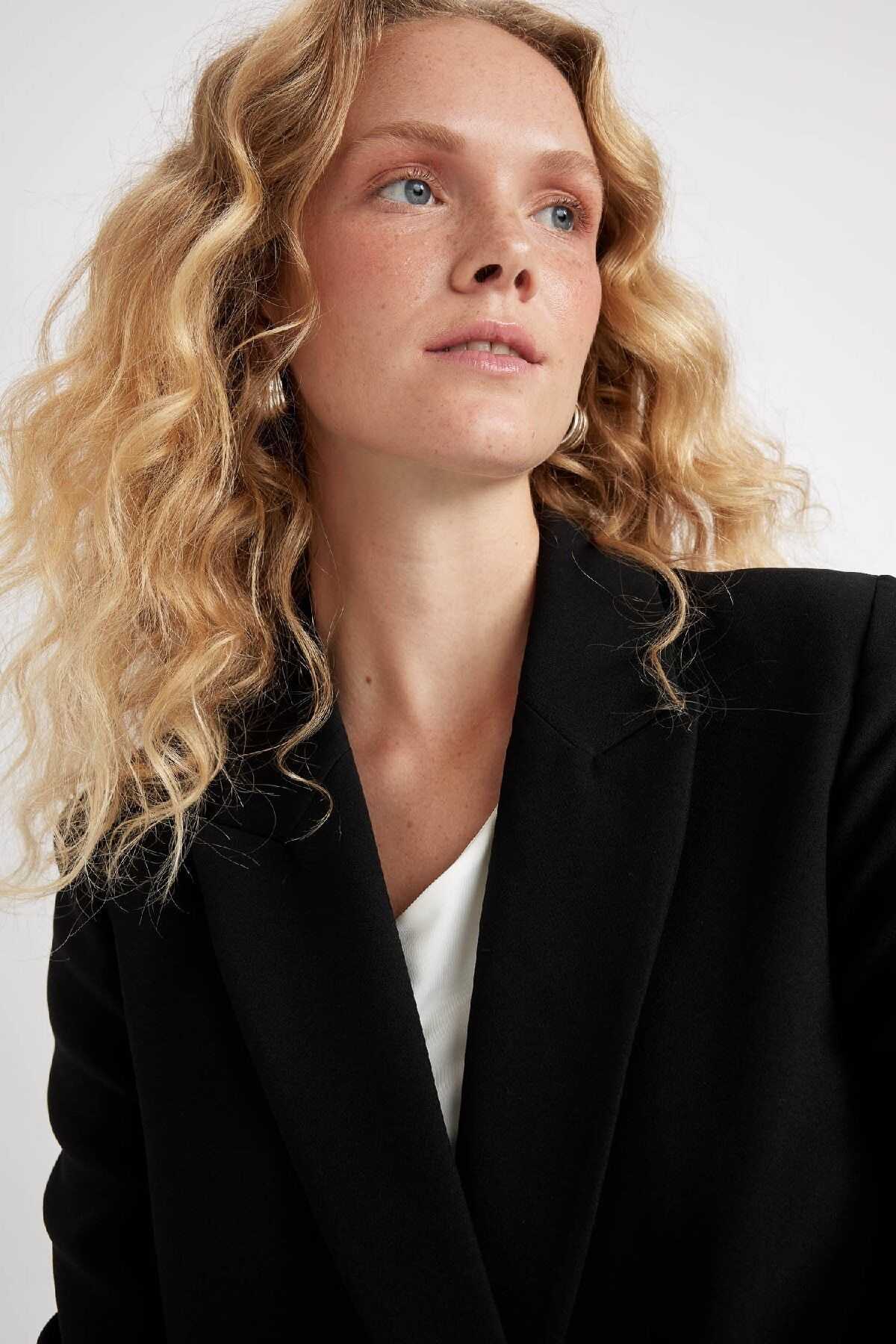 ژاکت پهن سایز یقه دکمه دار ساده کت ساده C2457ax24au