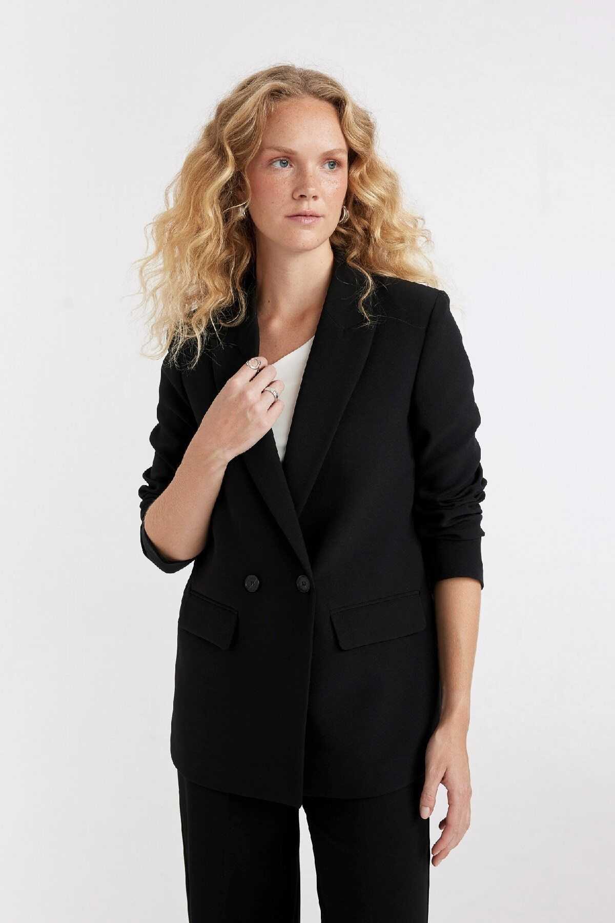 ژاکت پهن سایز یقه دکمه دار ساده کت ساده C2457ax24au