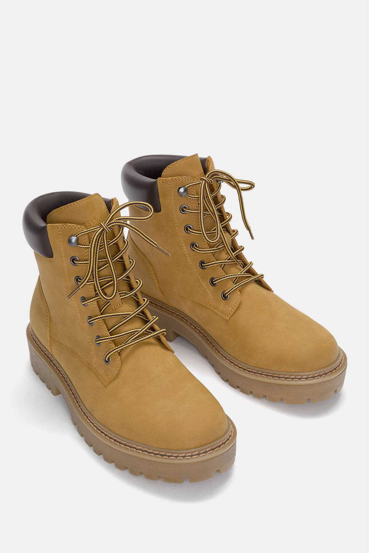 چکمه های تخت بند دار