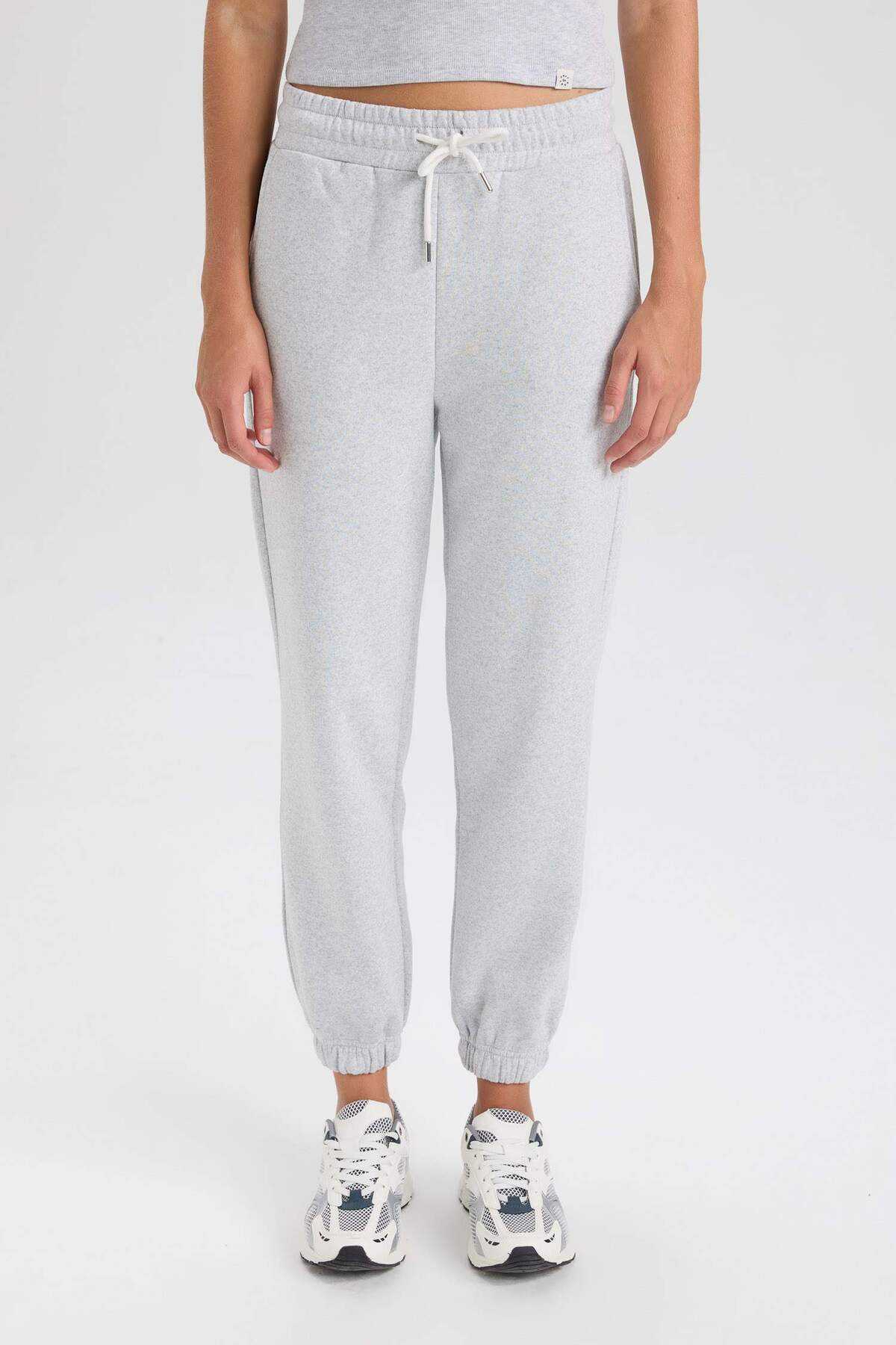 شلوار ورزشی ساده و ضخیم جوگر با کاف کمری الاستیک و جیب